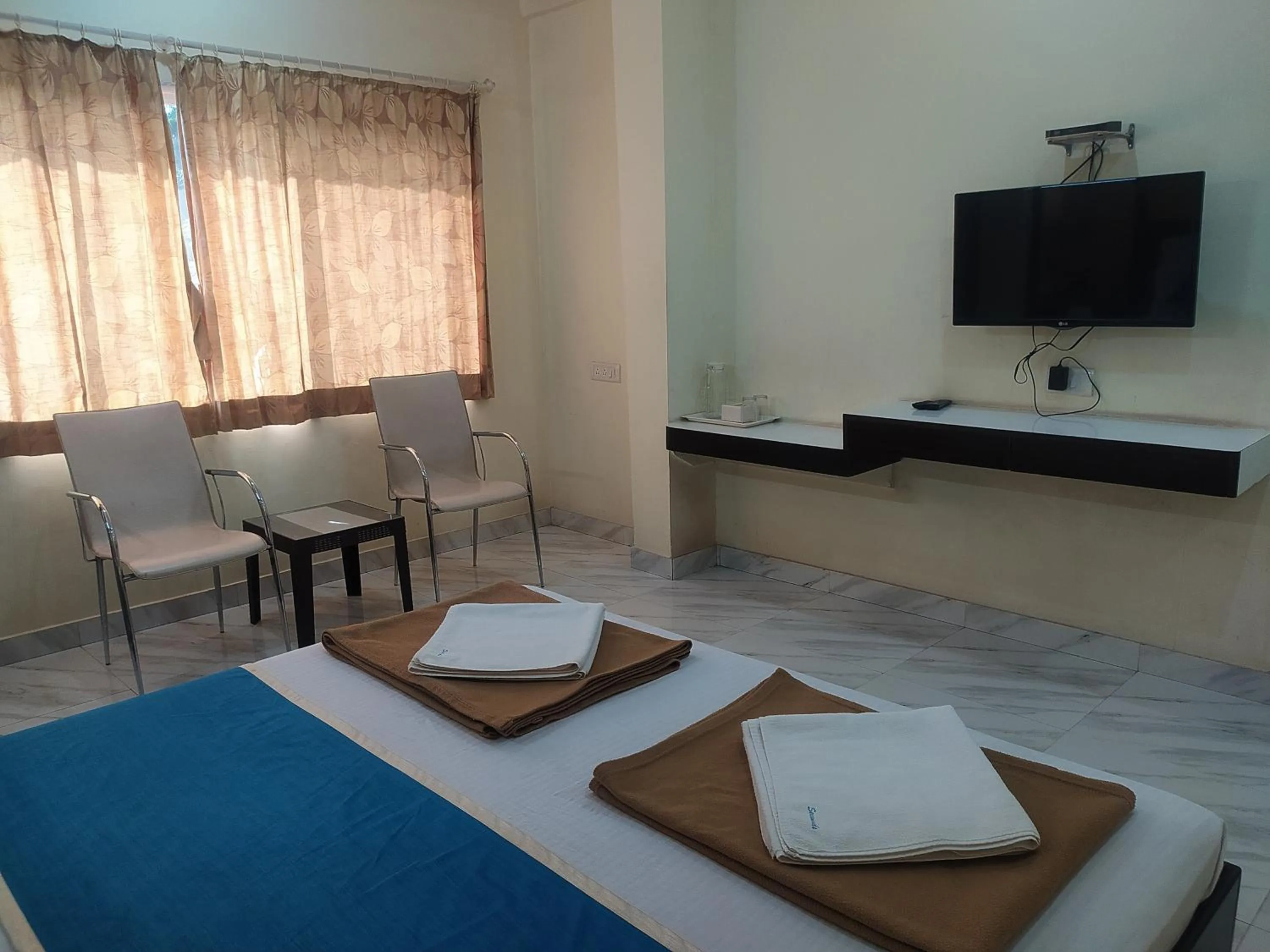 Bed in Sea Winds Hotel, Guhagar