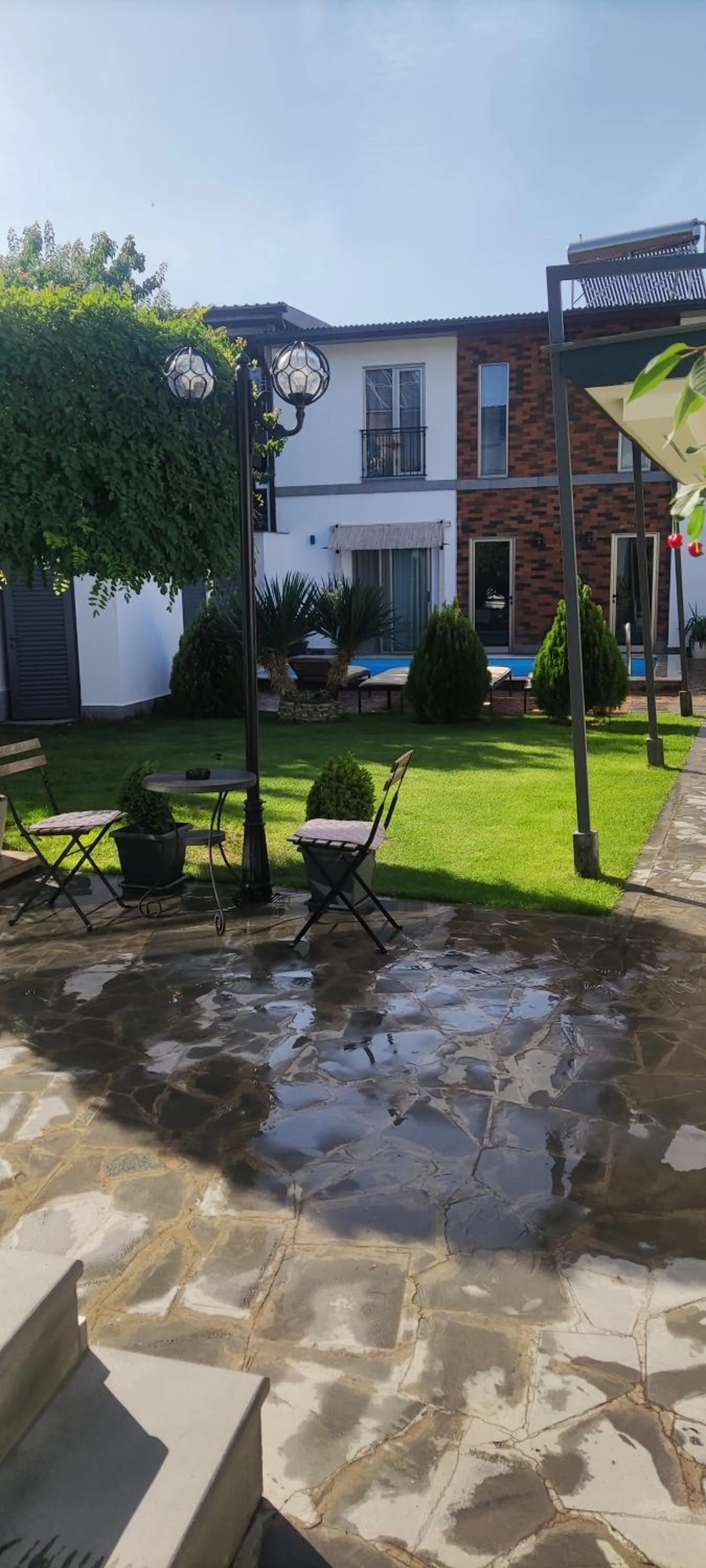 Spring in Garden Lounge Hotel