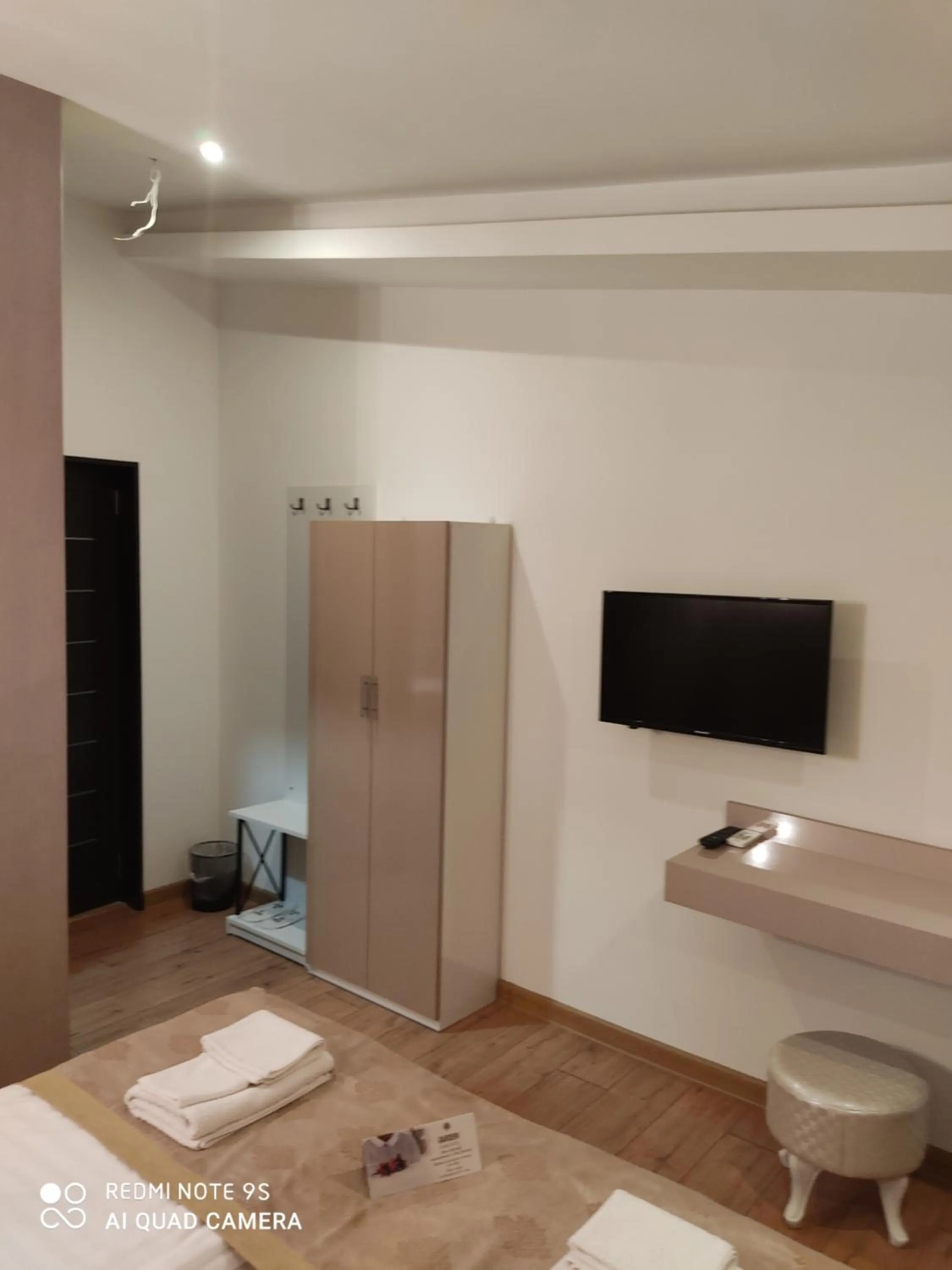 TV and multimedia in Garden Lounge Hotel