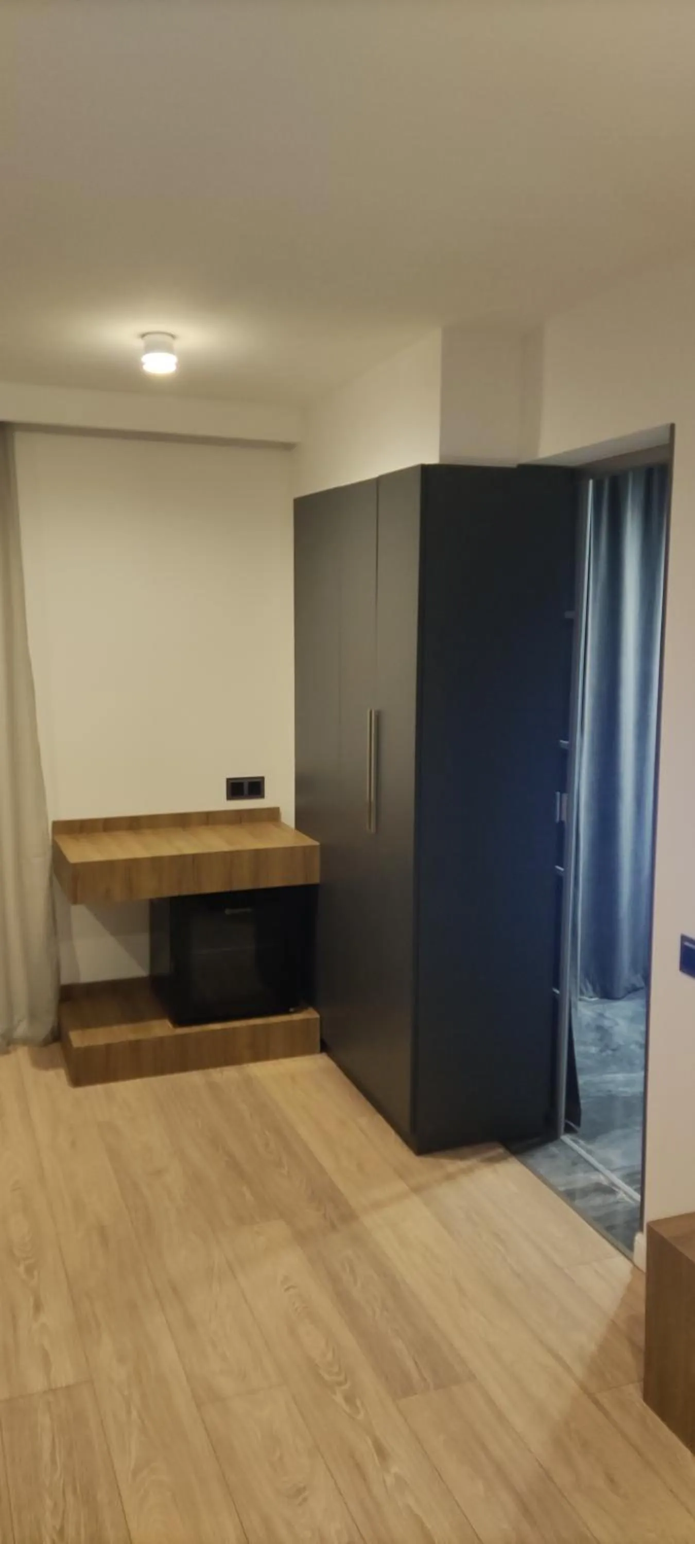 wardrobe in Garden Lounge Hotel