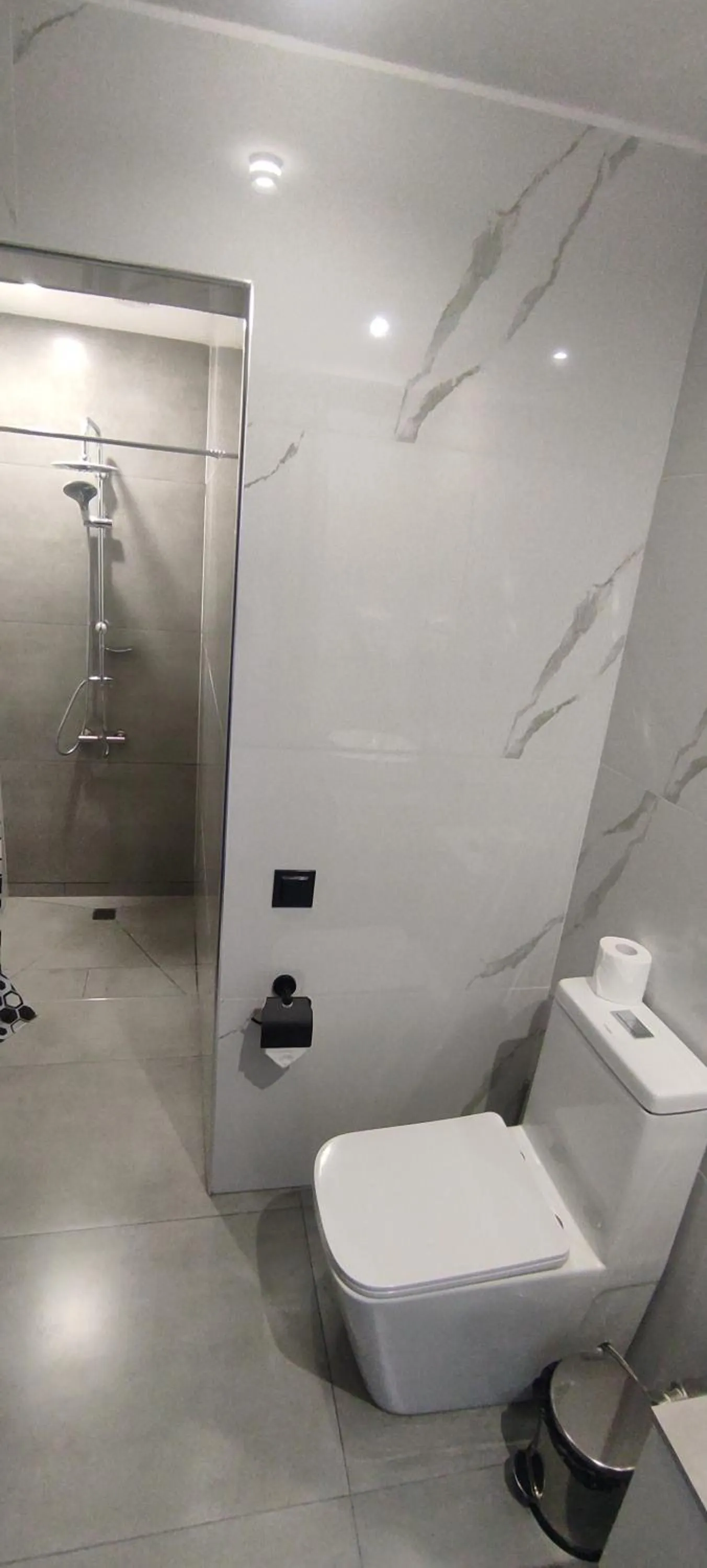 Shower in Garden Lounge Hotel