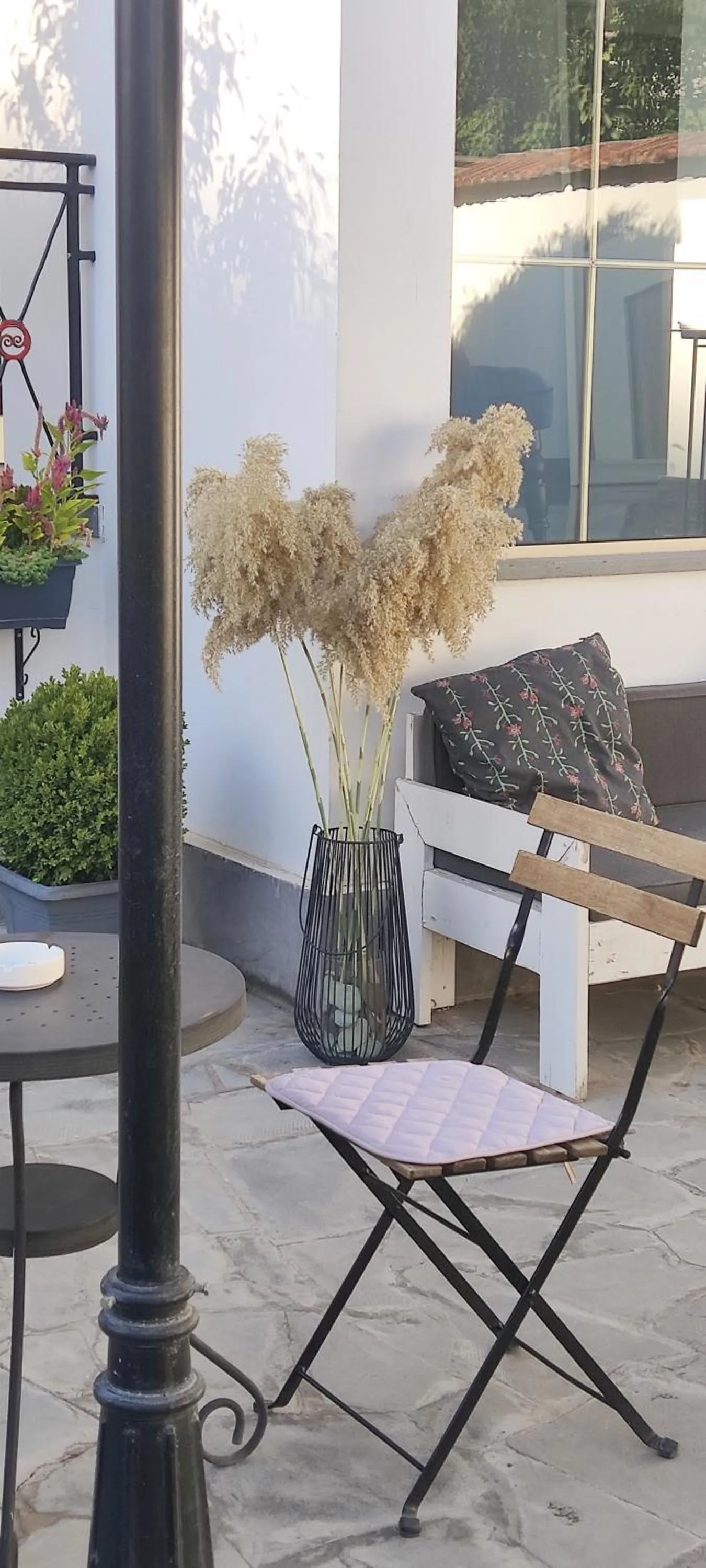 Day in Garden Lounge Hotel