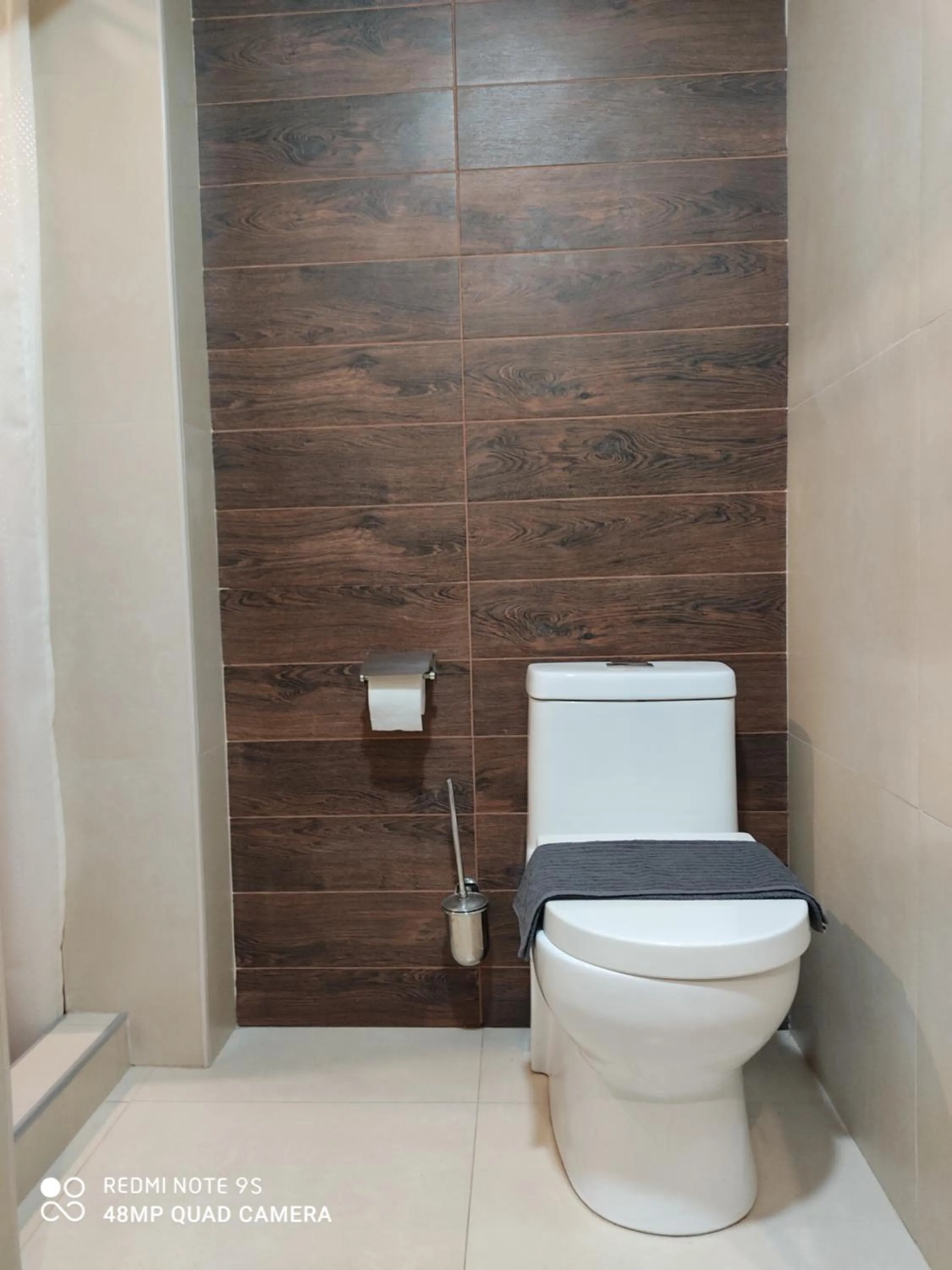 Toilet in Garden Lounge Hotel