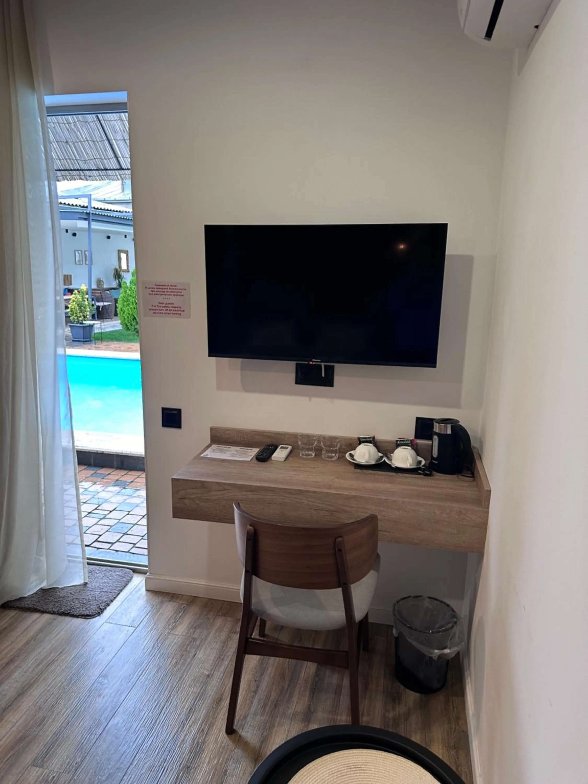 TV and multimedia in Garden Lounge Hotel