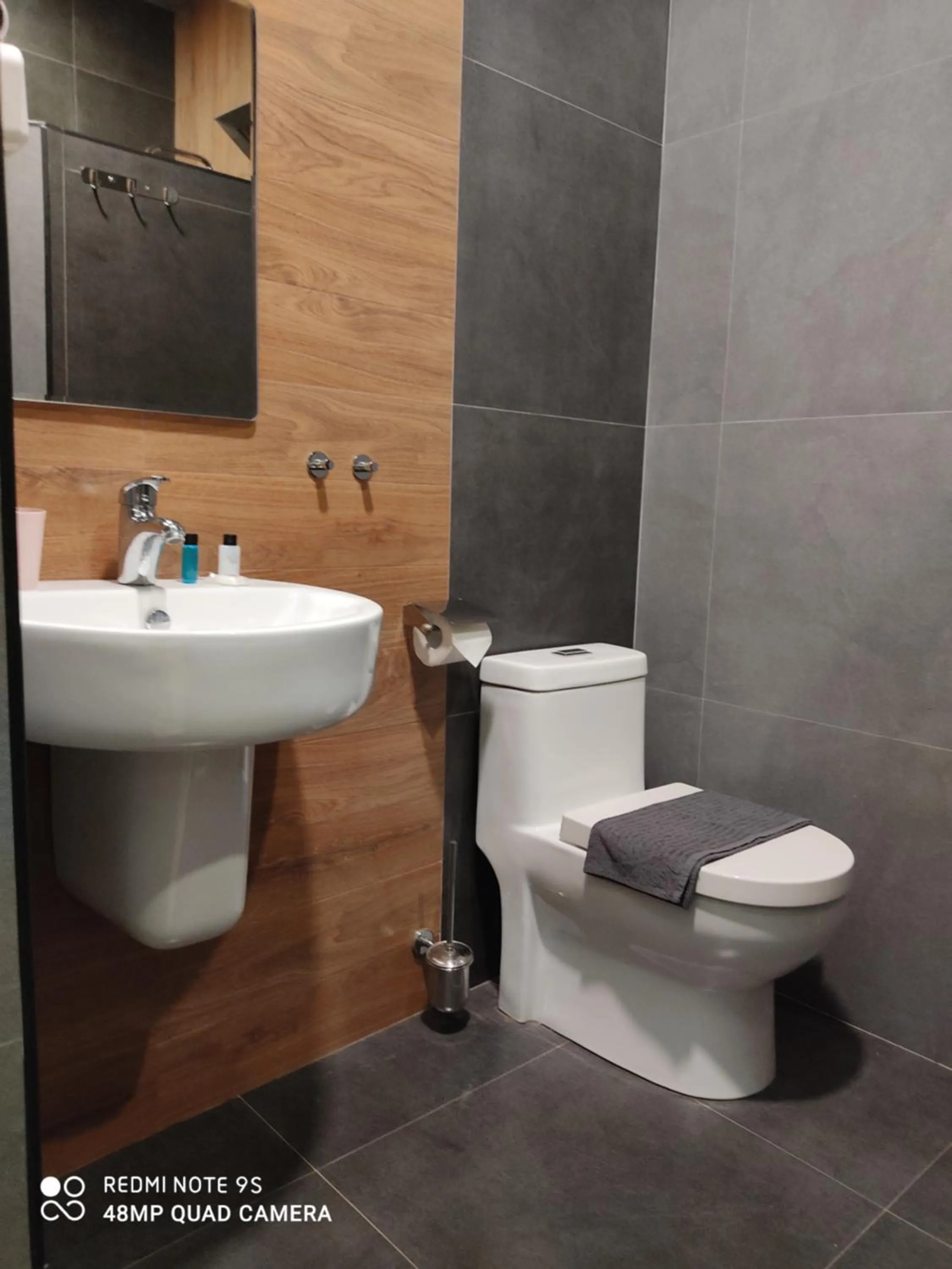 Toilet in Garden Lounge Hotel