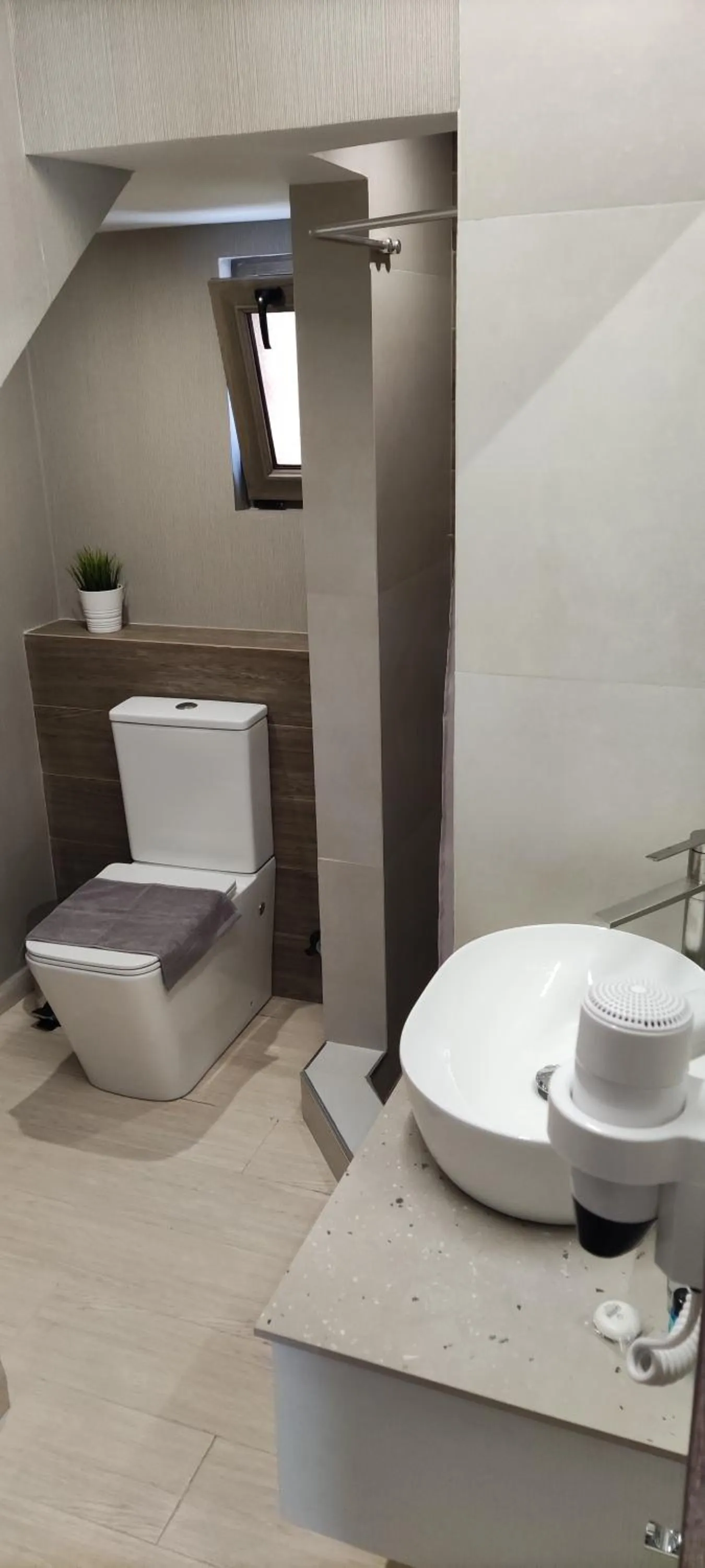 Toilet in Garden Lounge Hotel