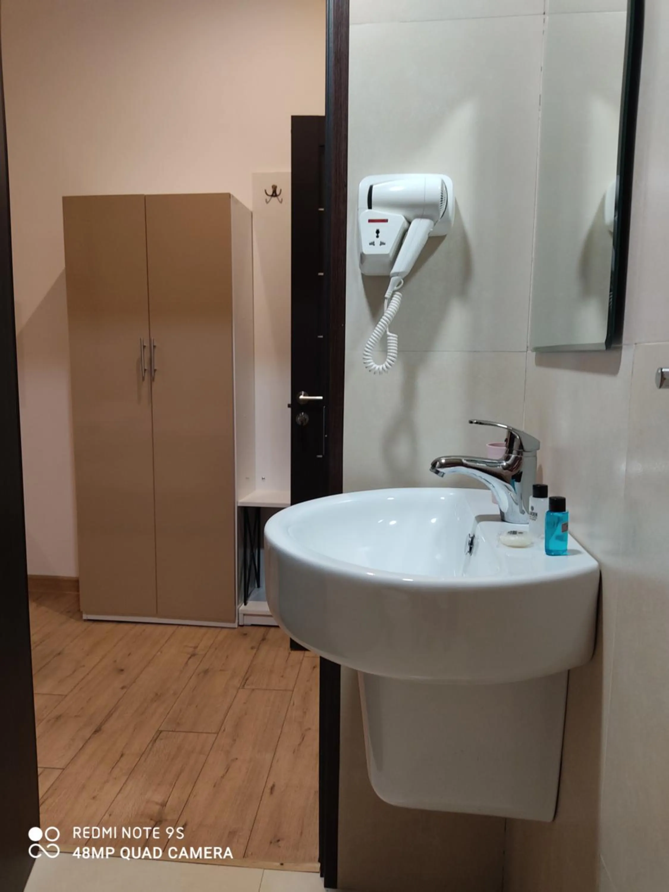 Bathroom in Garden Lounge Hotel