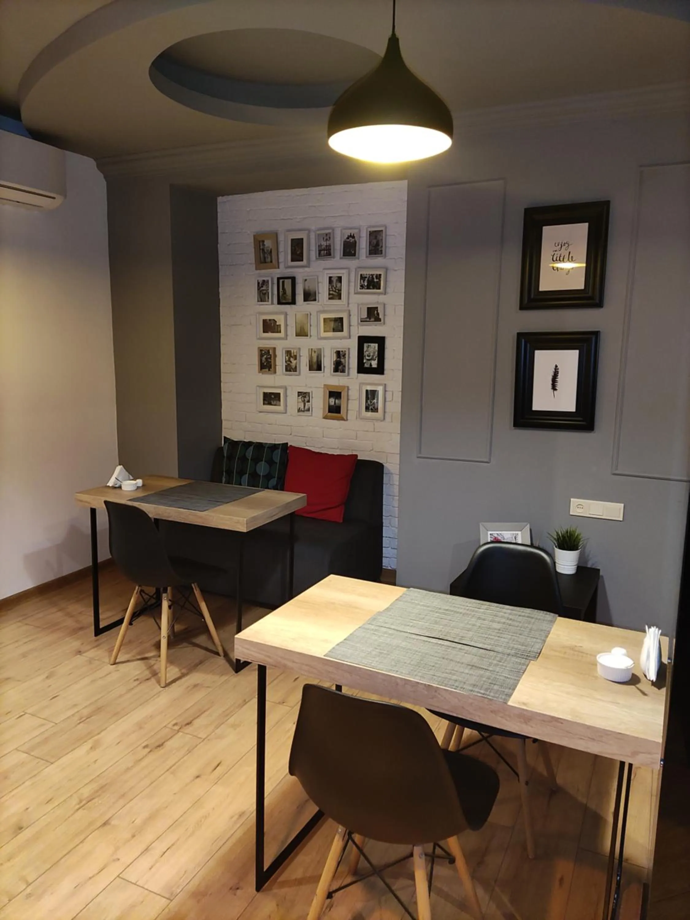Dining area in Garden Lounge Hotel