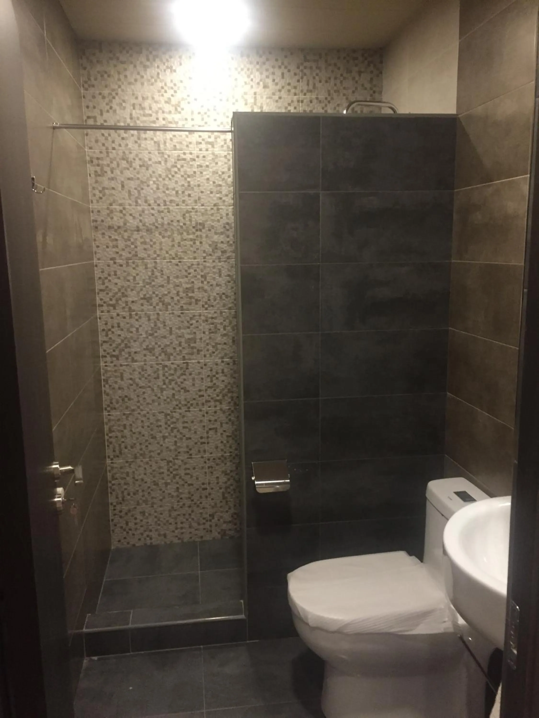 Shower in Garden Lounge Hotel
