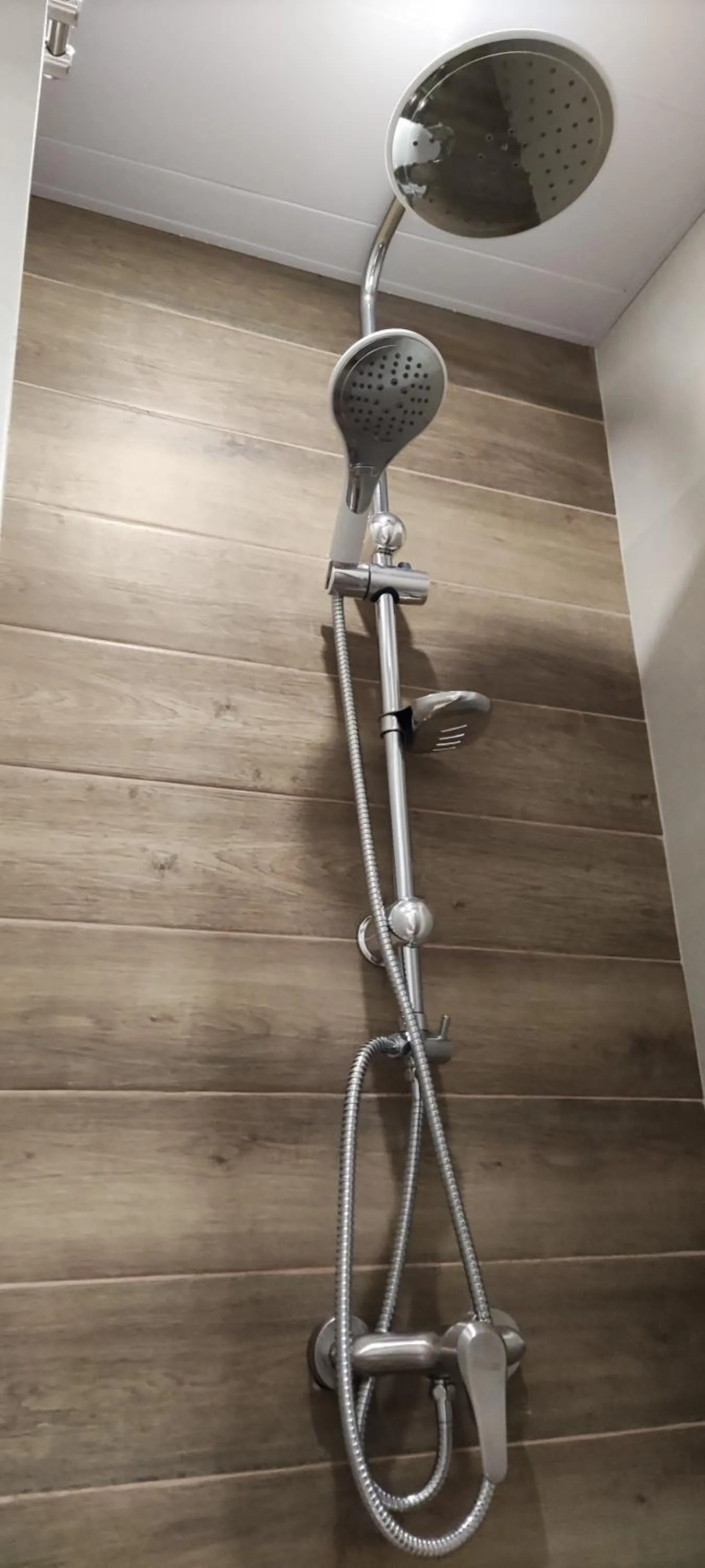 Shower in Garden Lounge Hotel