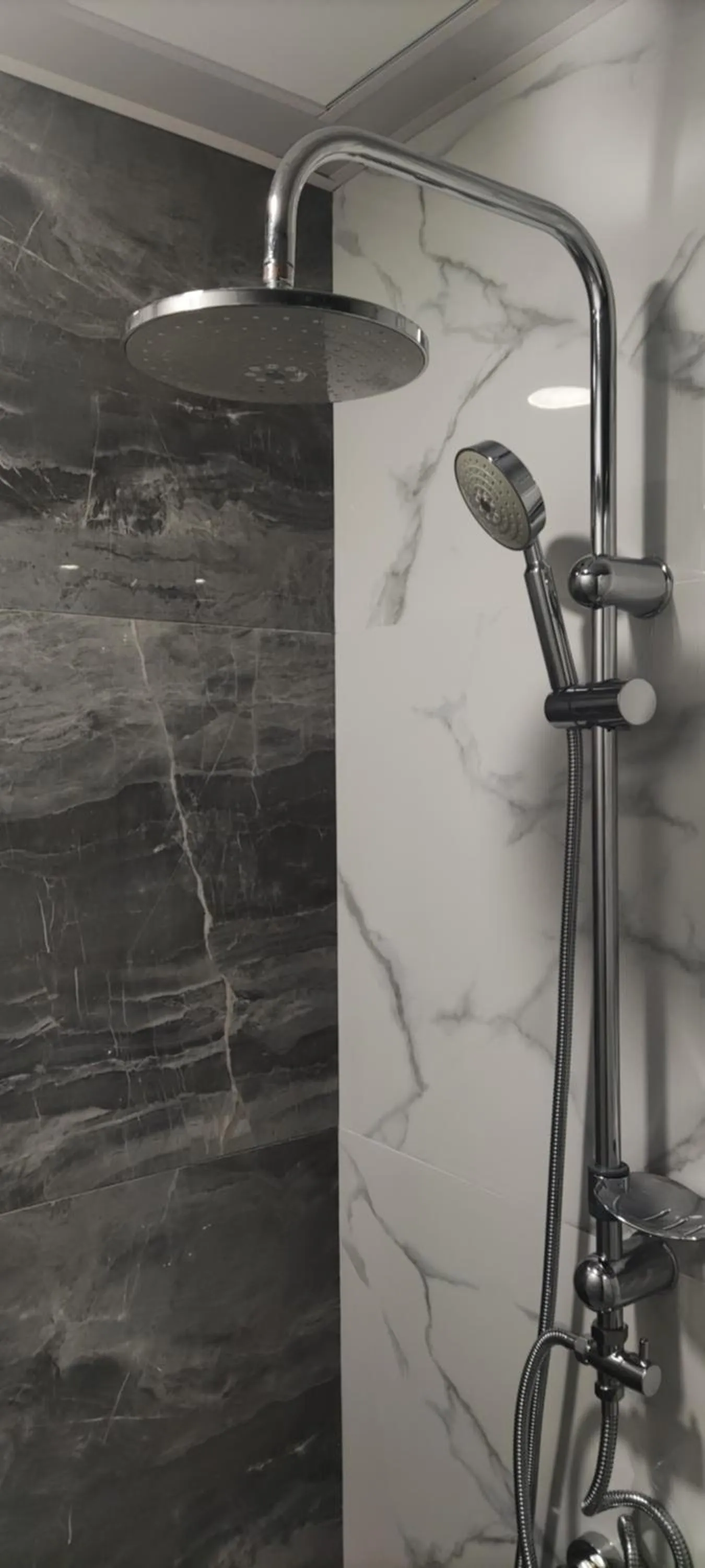 Shower in Garden Lounge Hotel