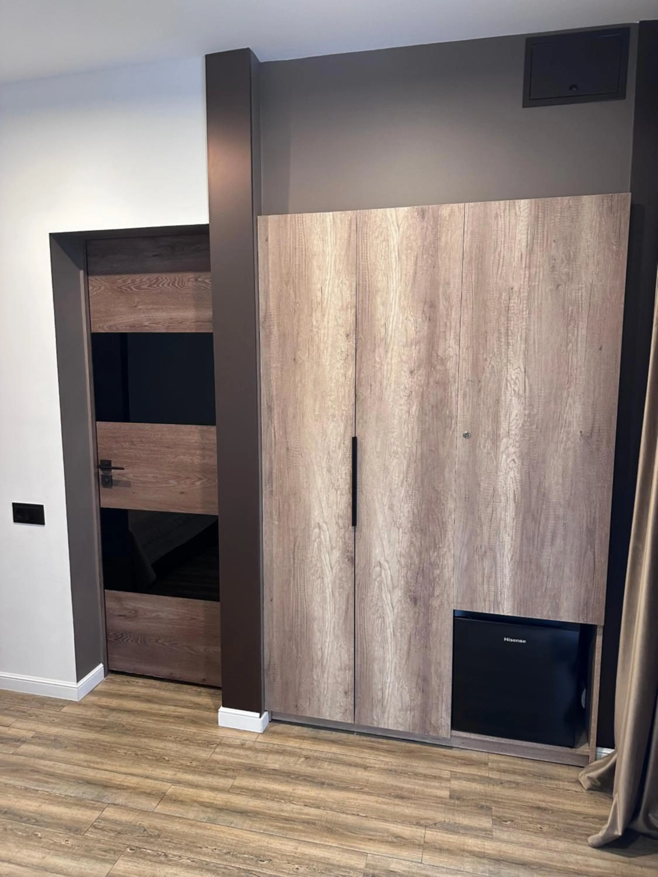 wardrobe in Garden Lounge Hotel