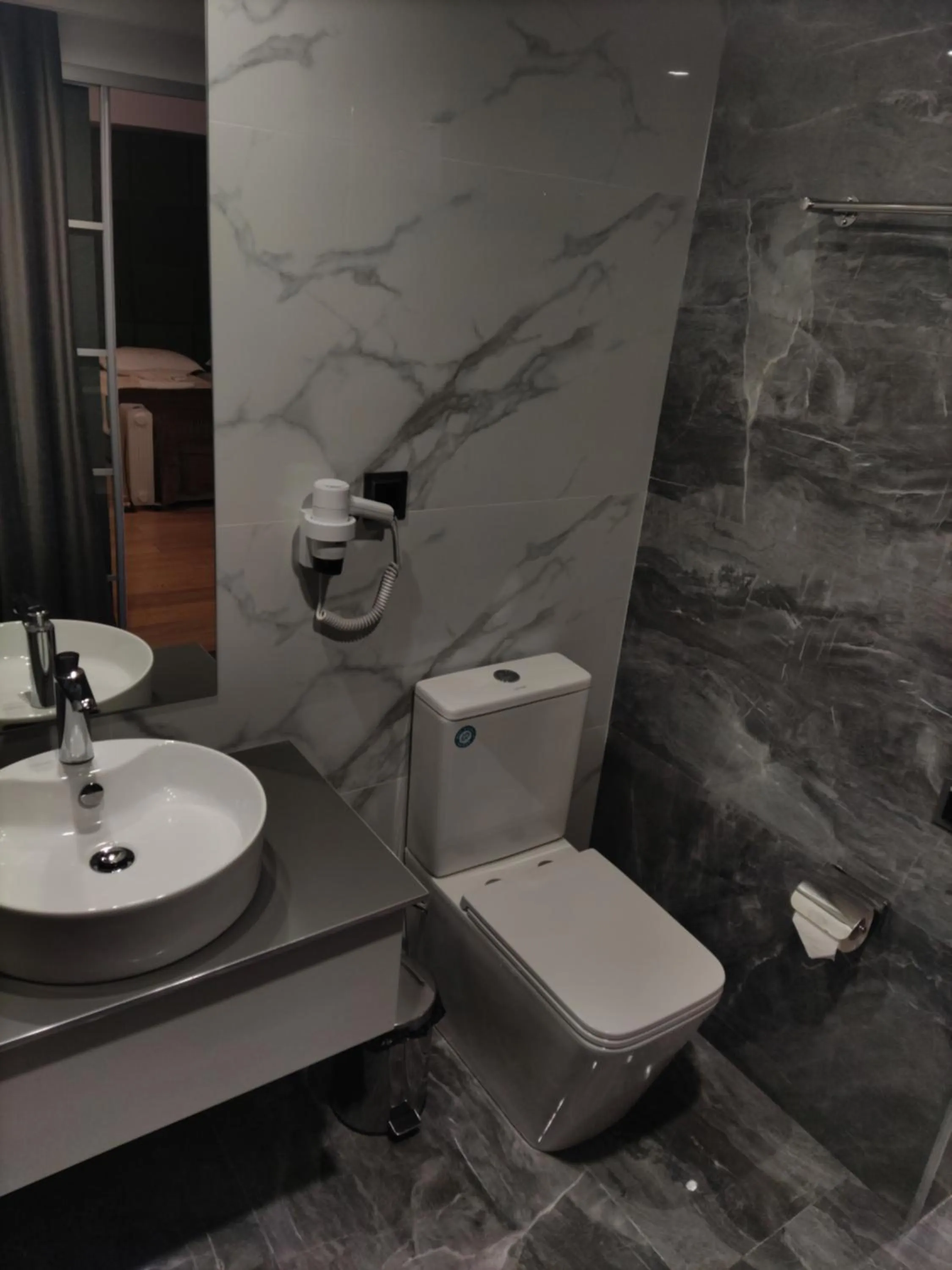 Toilet in Garden Lounge Hotel