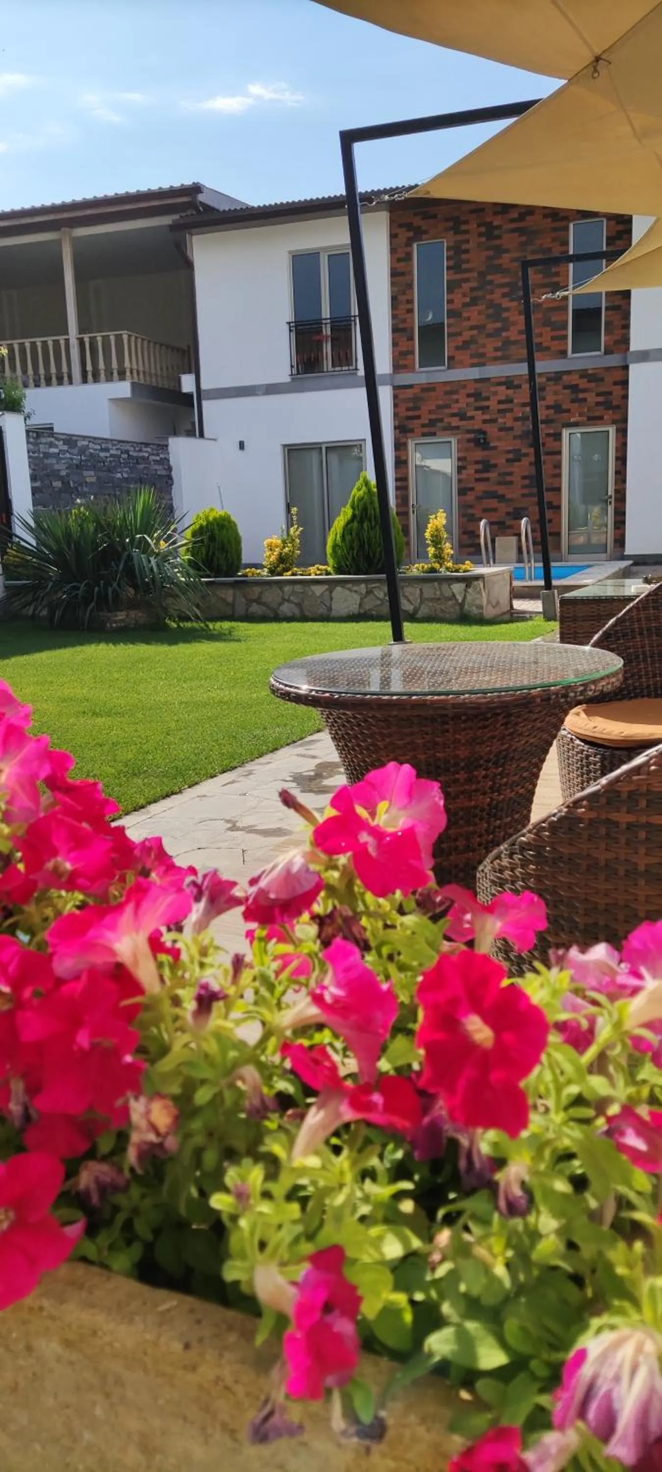 Property building in Garden Lounge Hotel