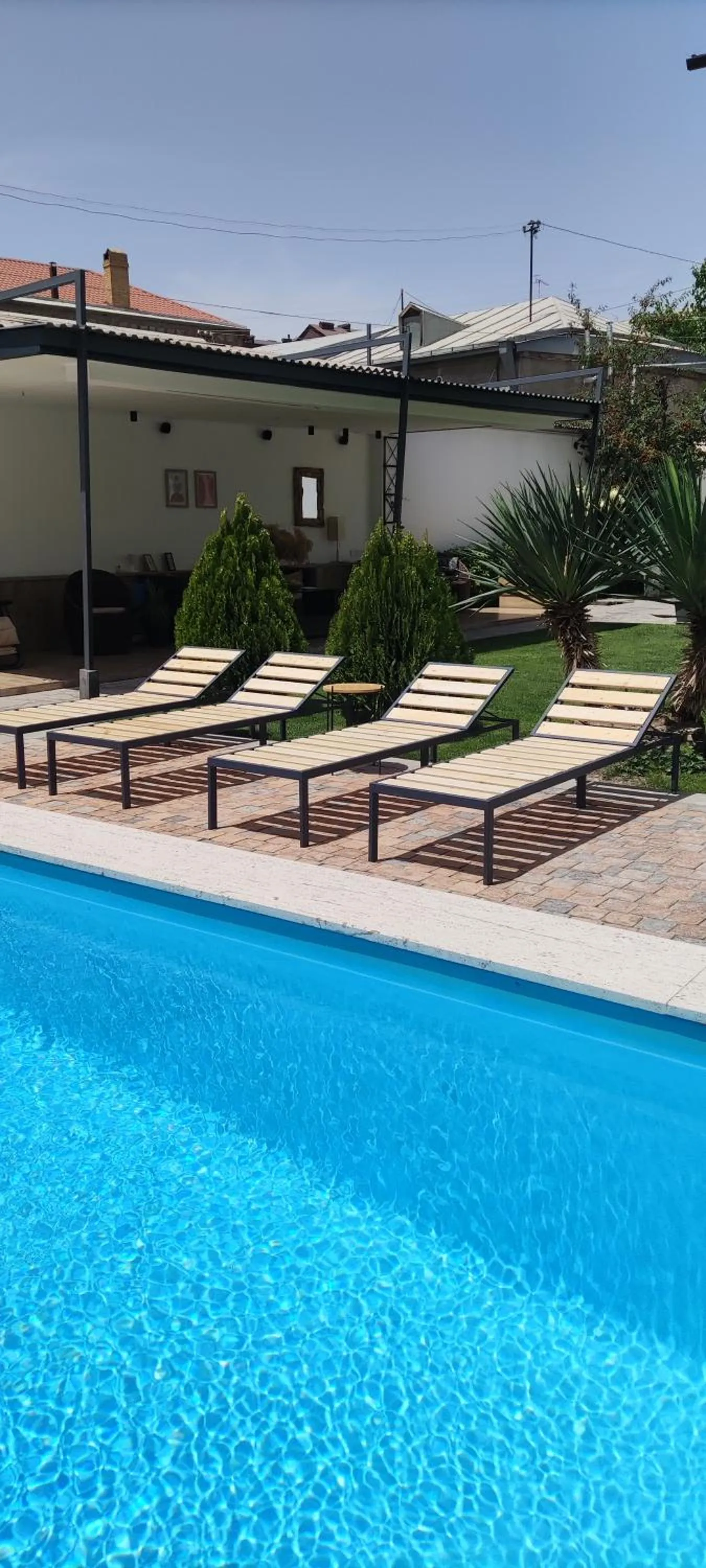 Swimming pool in Garden Lounge Hotel