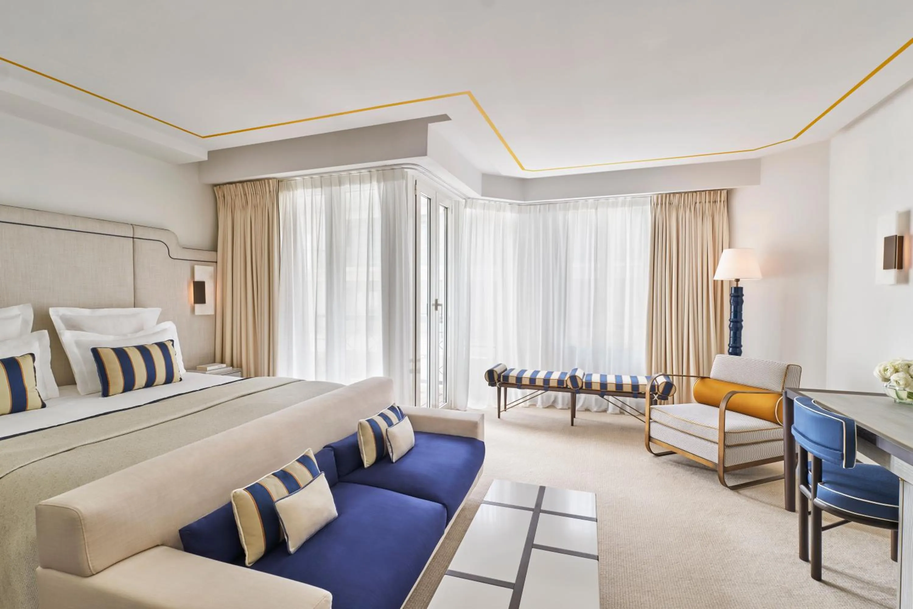 Bedroom, Bed in Hôtel Barrière Le Majestic Cannes