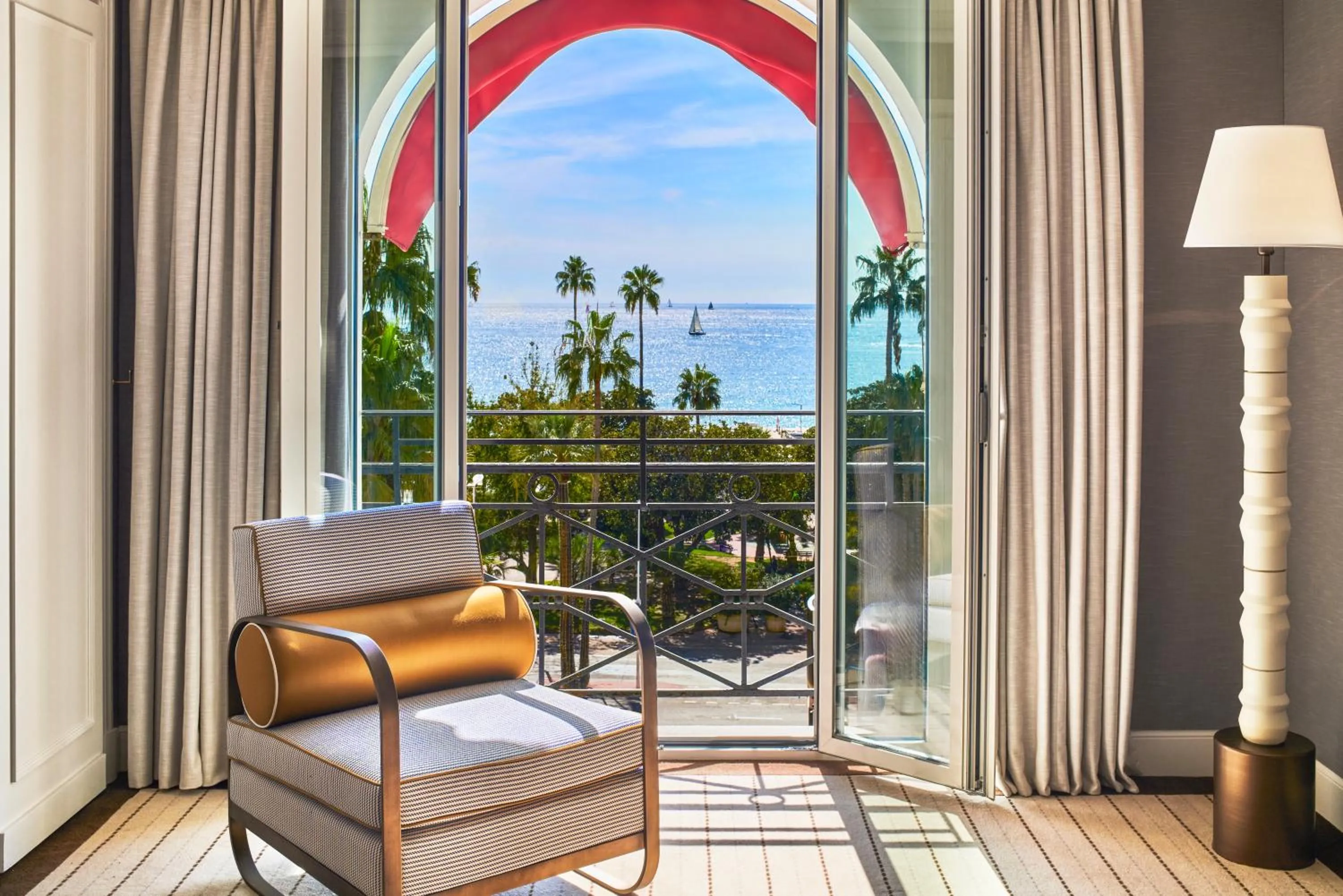Bedroom in Hôtel Barrière Le Majestic Cannes