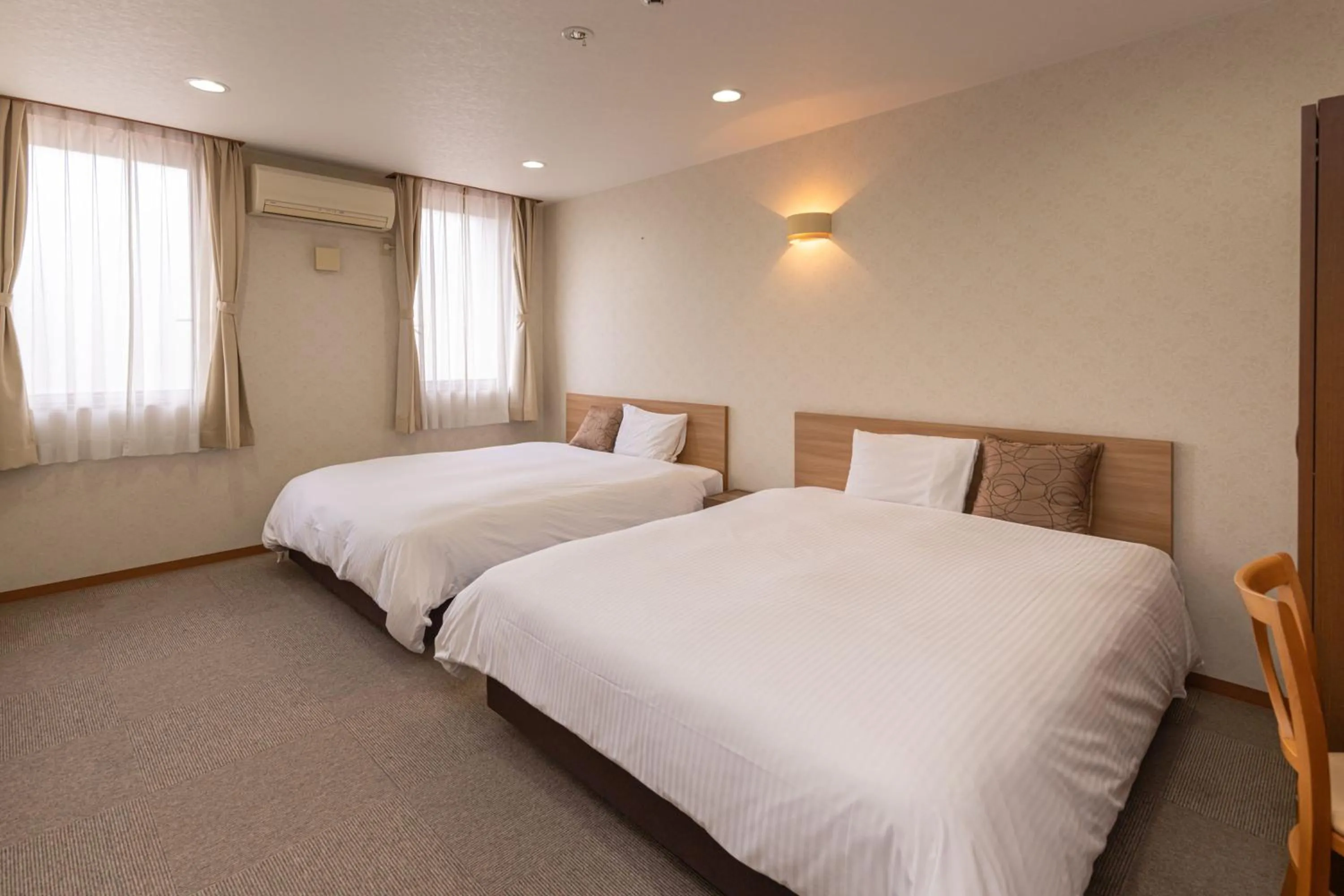 Photo of the whole room, Bed in Hotel Teiregikan