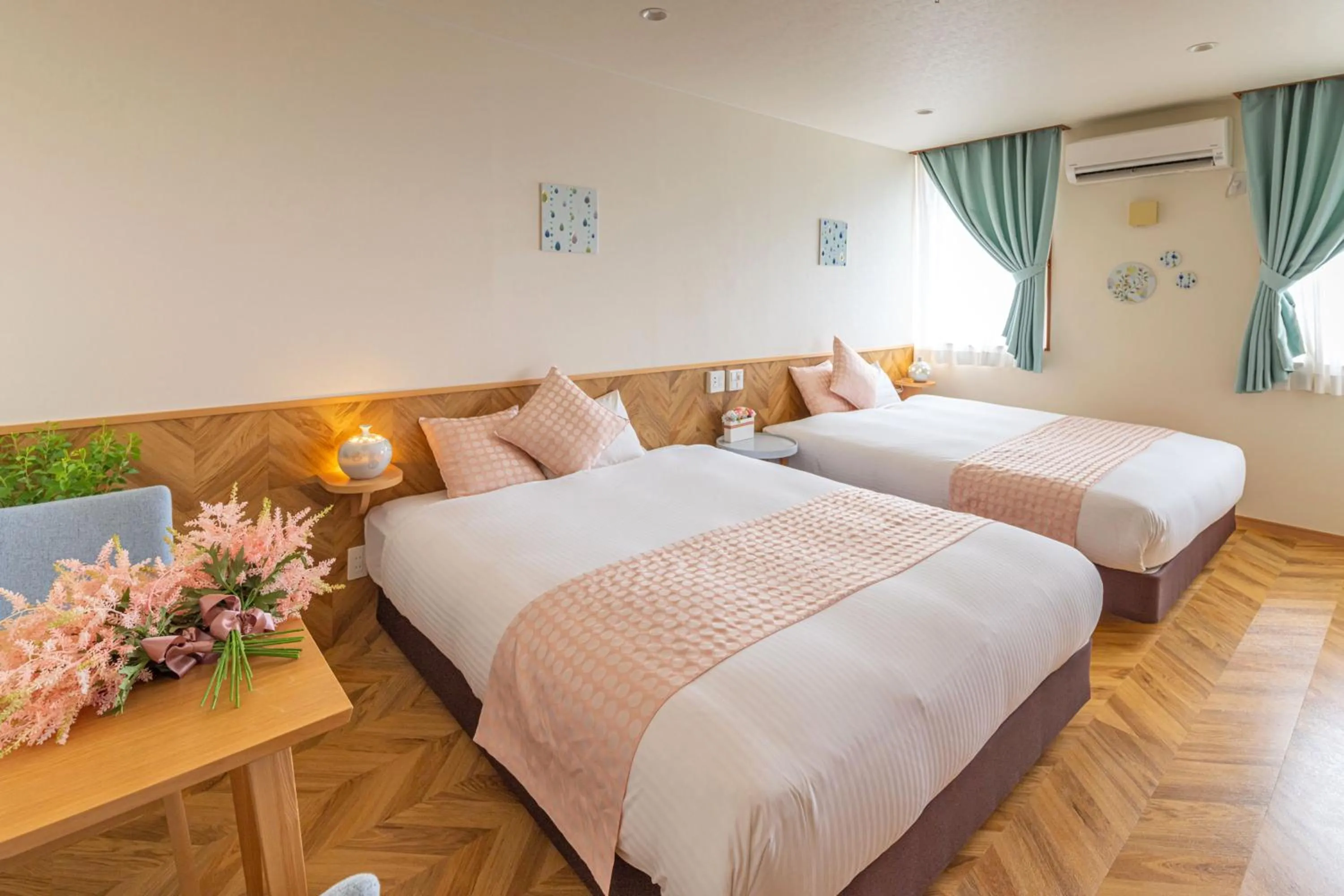 Photo of the whole room, Bed in Hotel Teiregikan