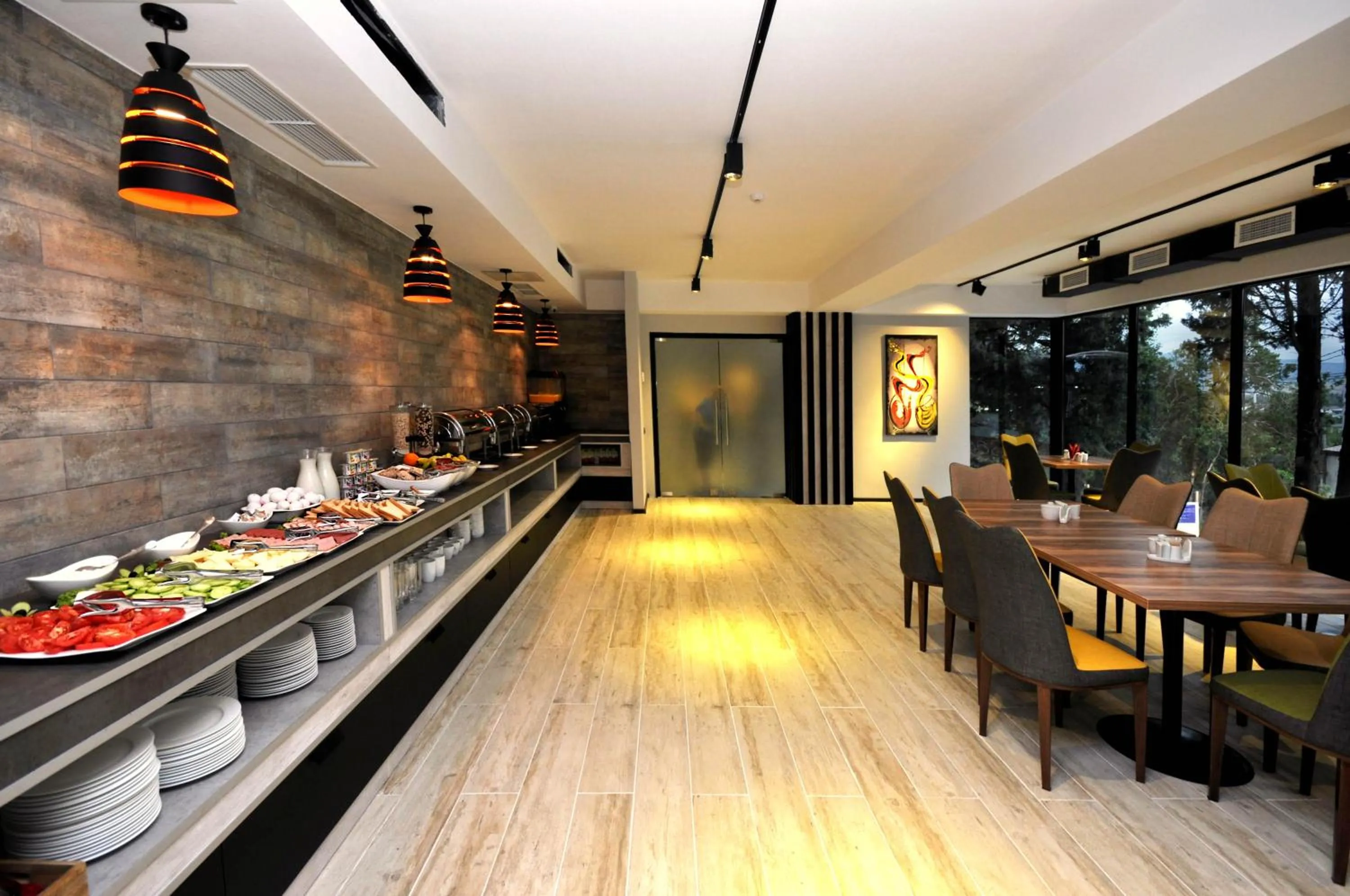 Restaurant/places to eat in Jazz Hotel