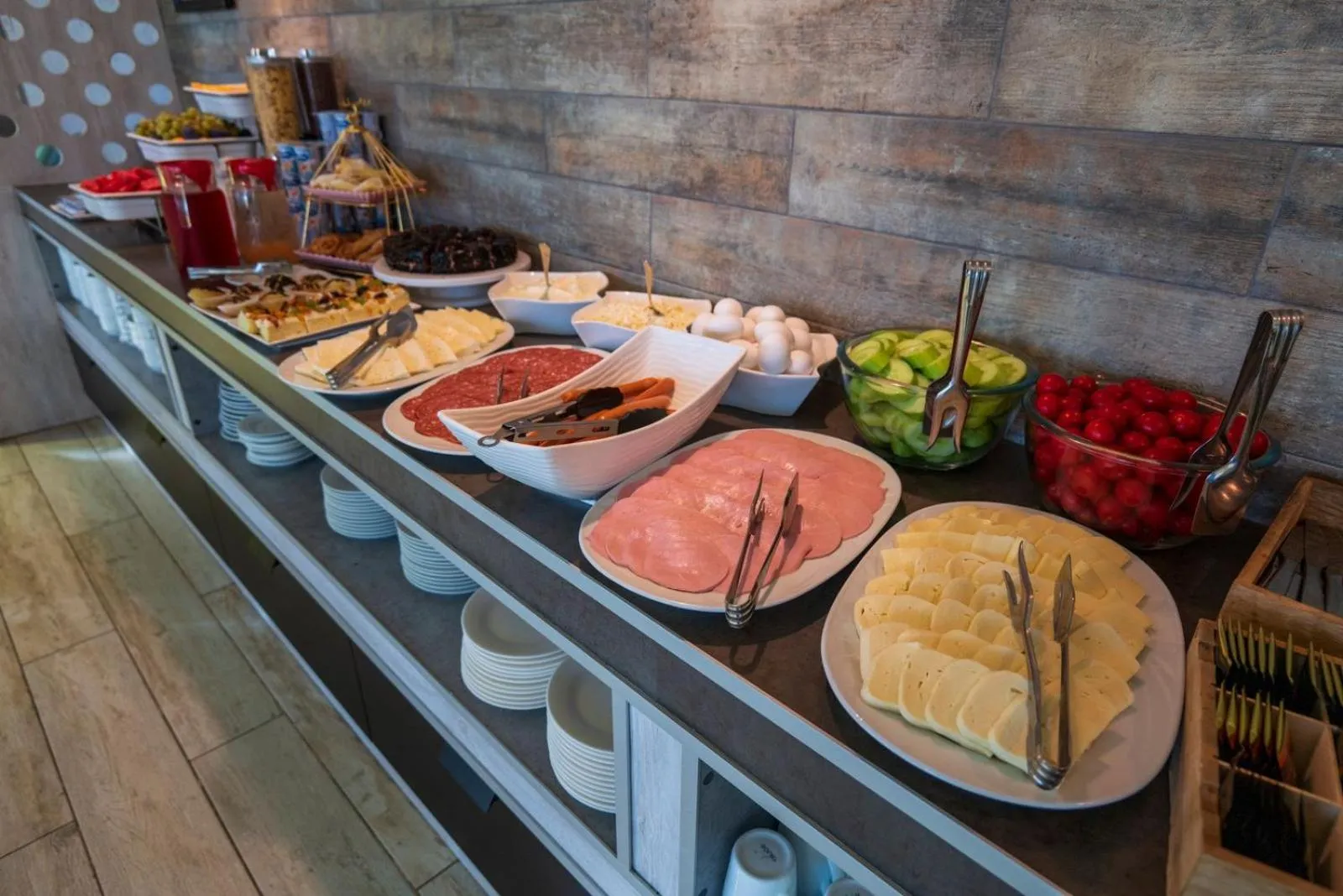 Food and drinks in Jazz Hotel