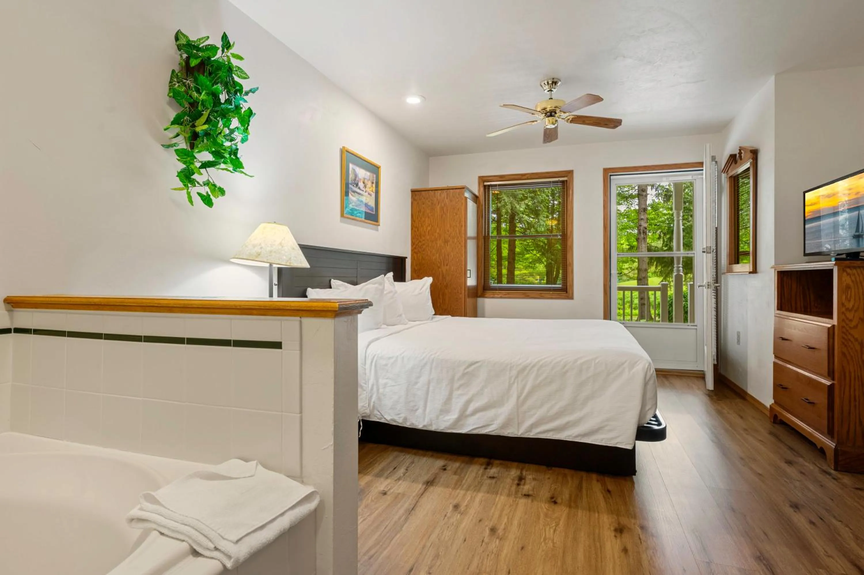 Bedroom, Bed in Pheasant Park Resort