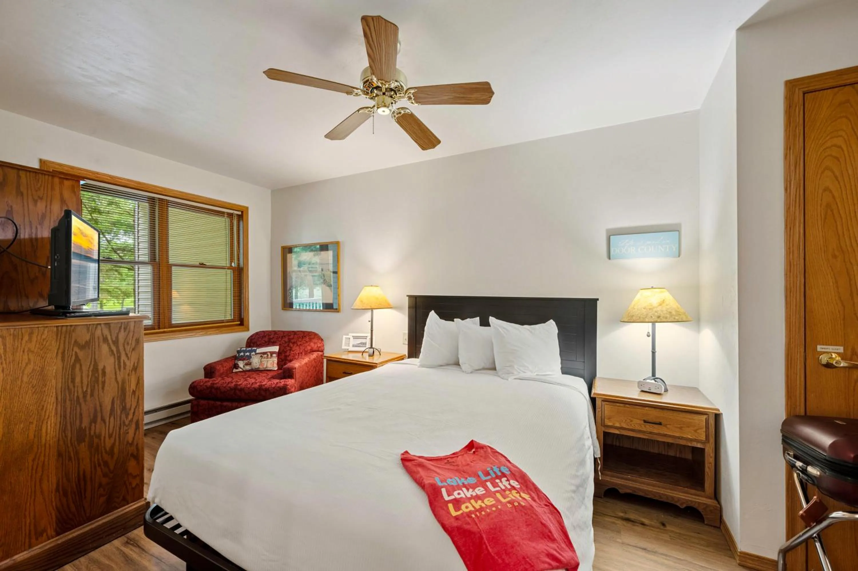 Bedroom, Bed in Pheasant Park Resort