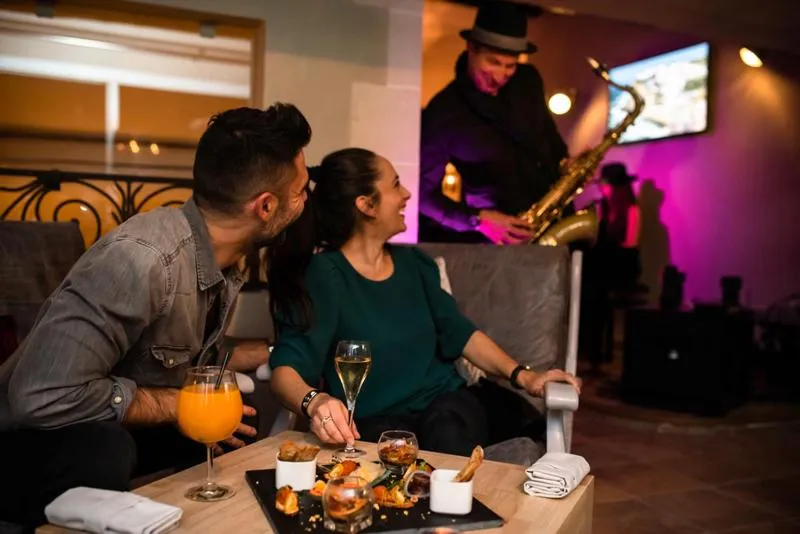 Lounge or bar in Hôtel L' Estelle en Camargue