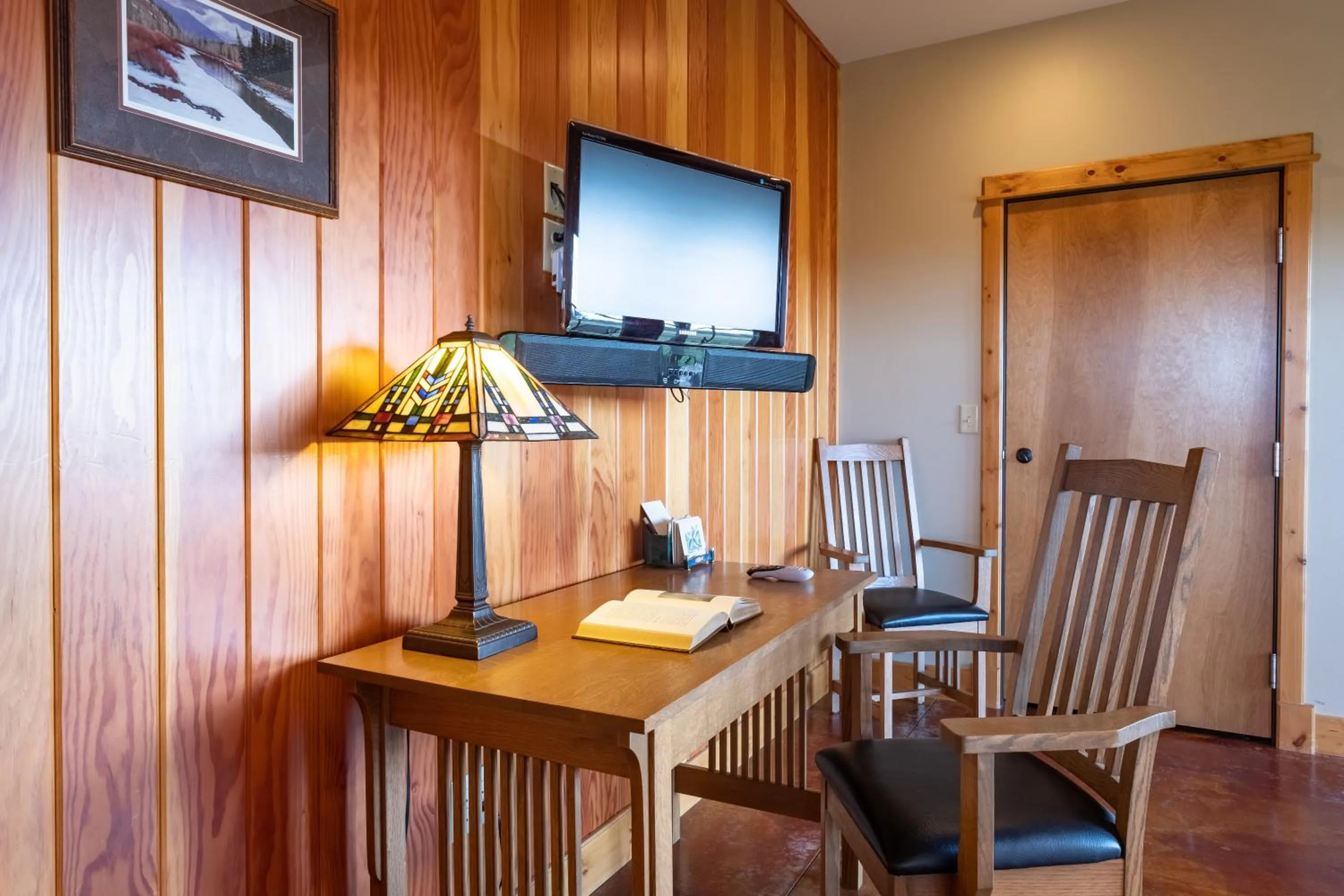 TV and multimedia in Gallatin River Lodge