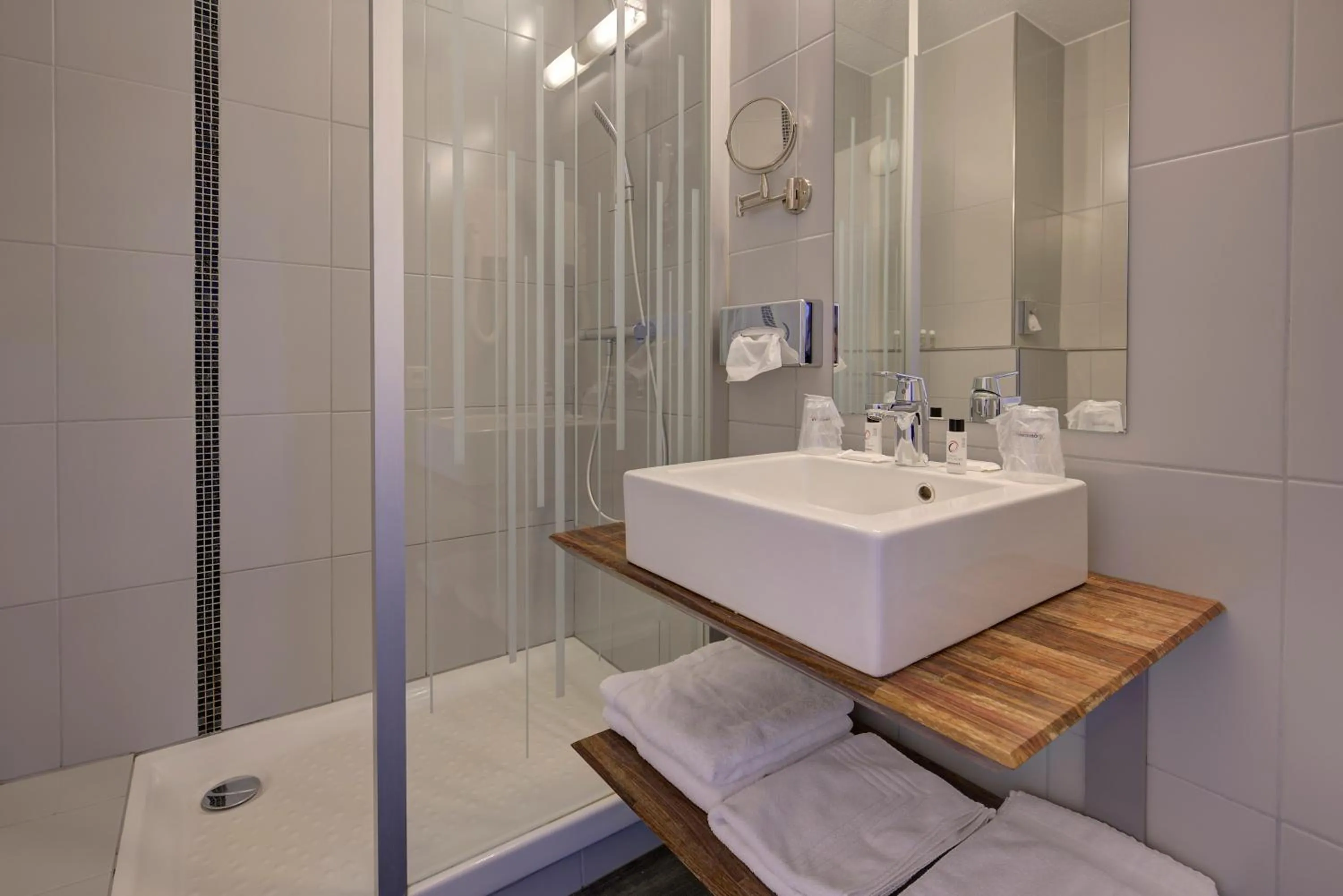 Bathroom in Hôtel Le Nautic