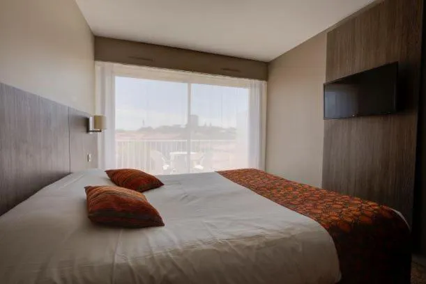 Bed in Hôtel Le Nautic