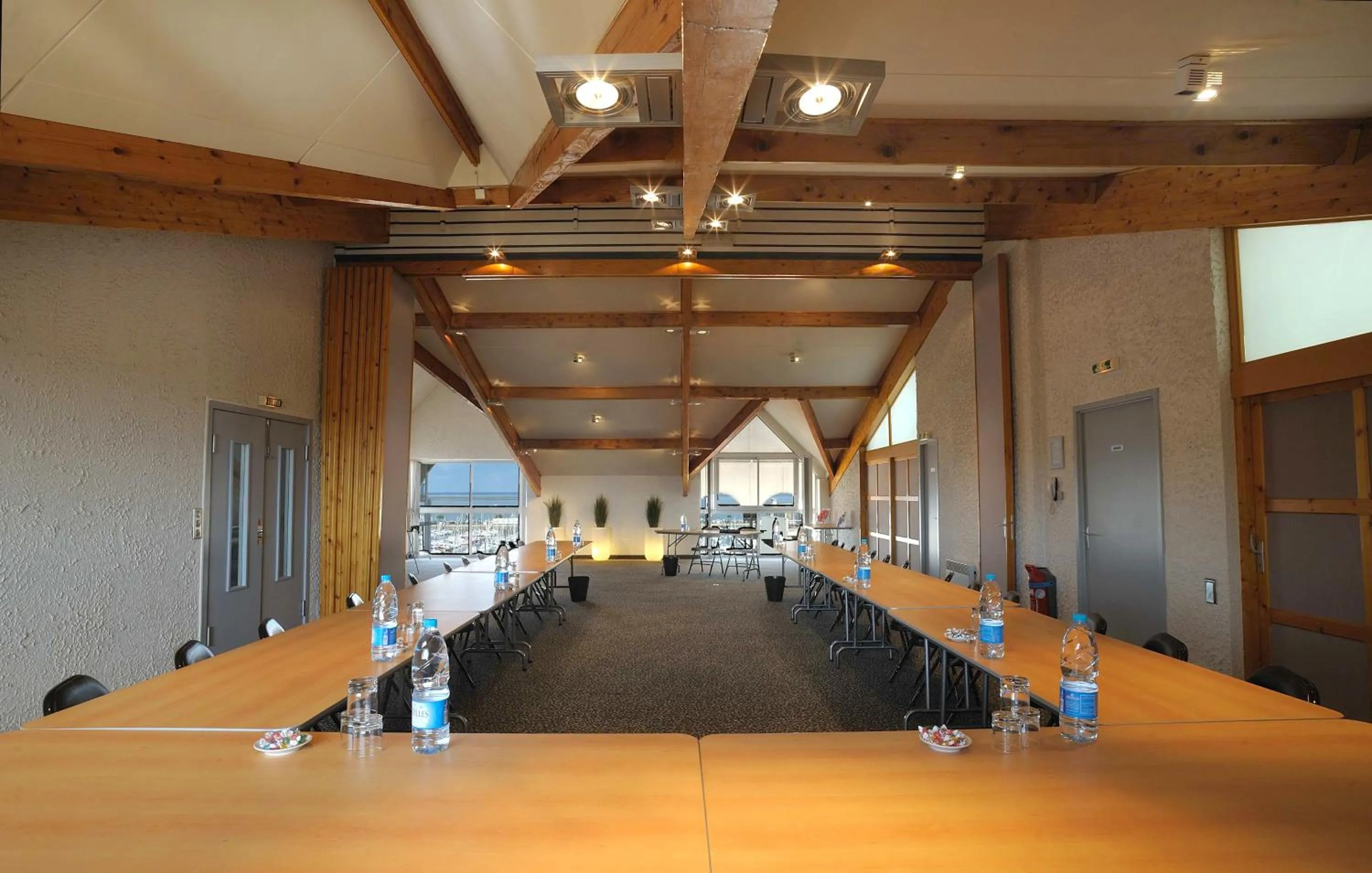 Business facilities in Hôtel Le Nautic