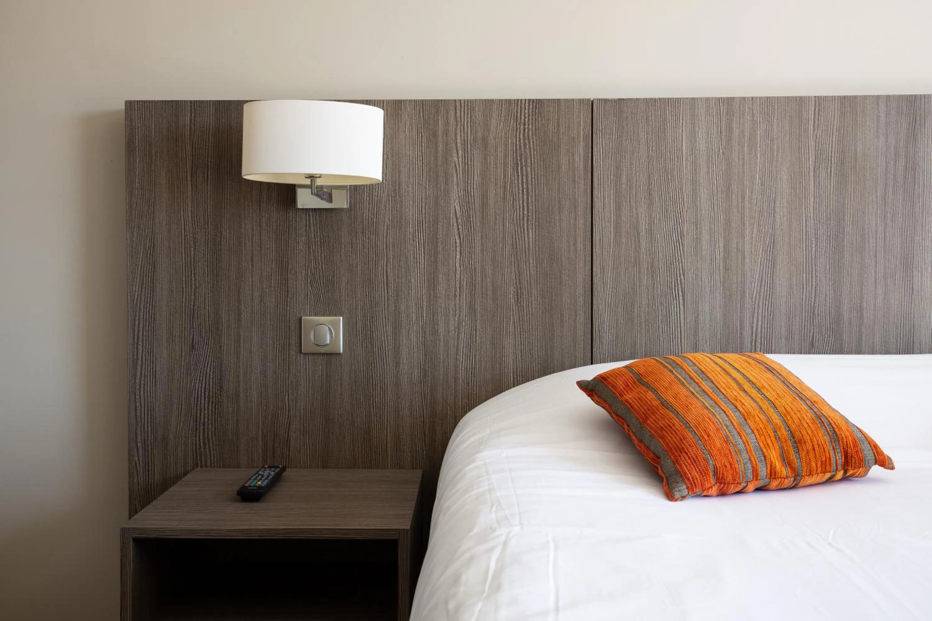 hair dresser, Bed in Hôtel Le Nautic