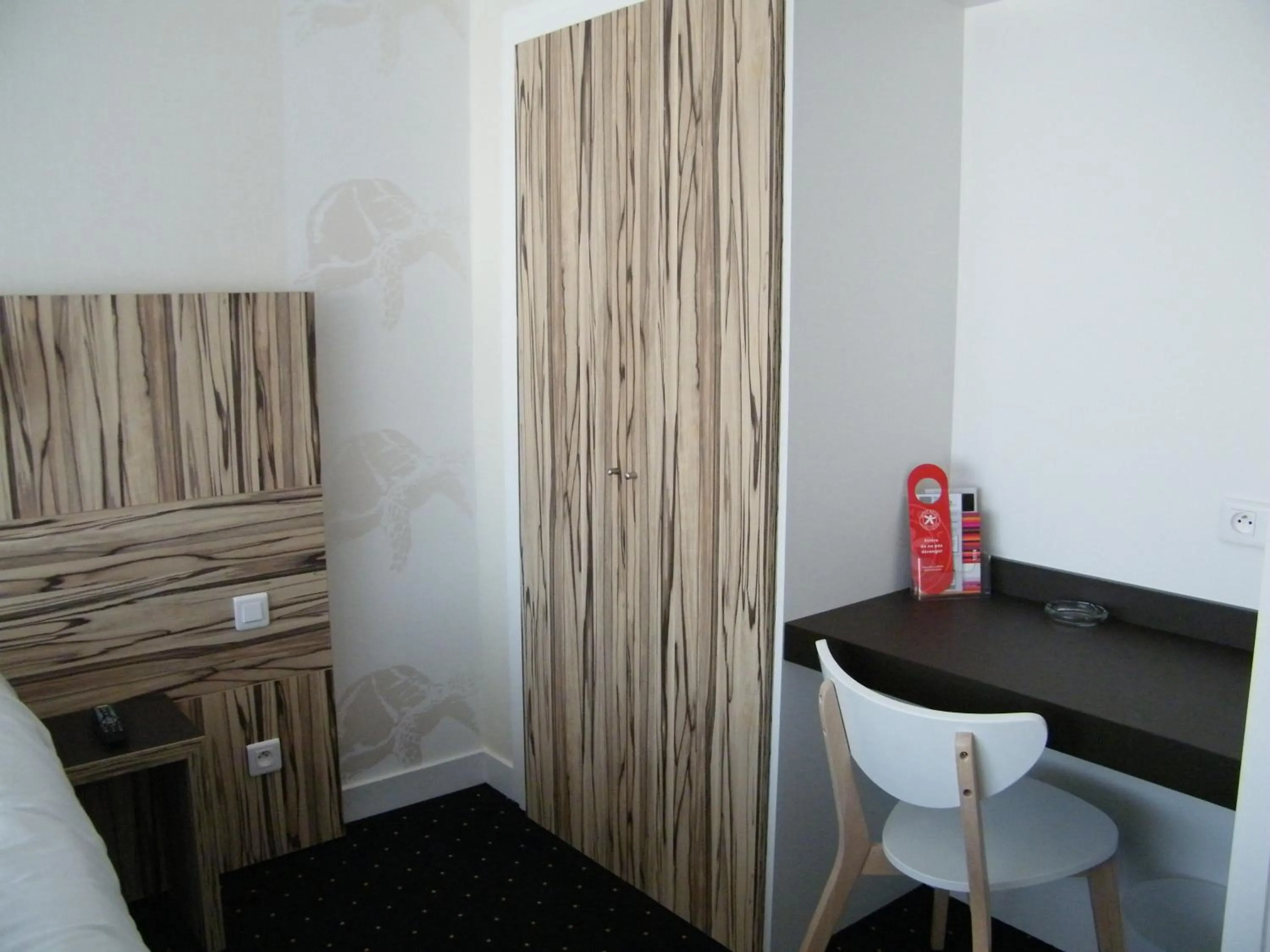 Bedroom in Hôtel Le Nautic