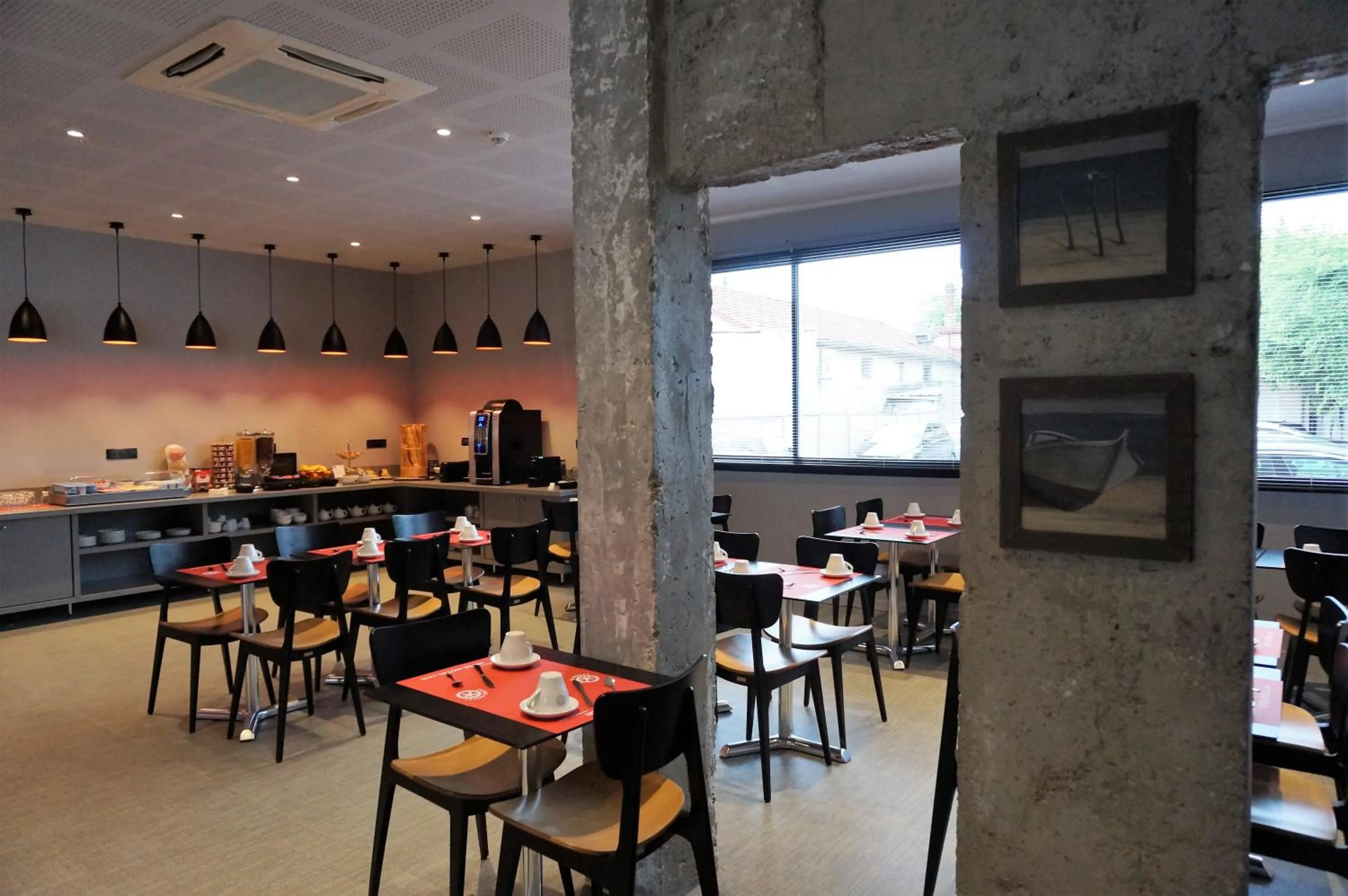 Buffet breakfast in Hôtel Le Nautic