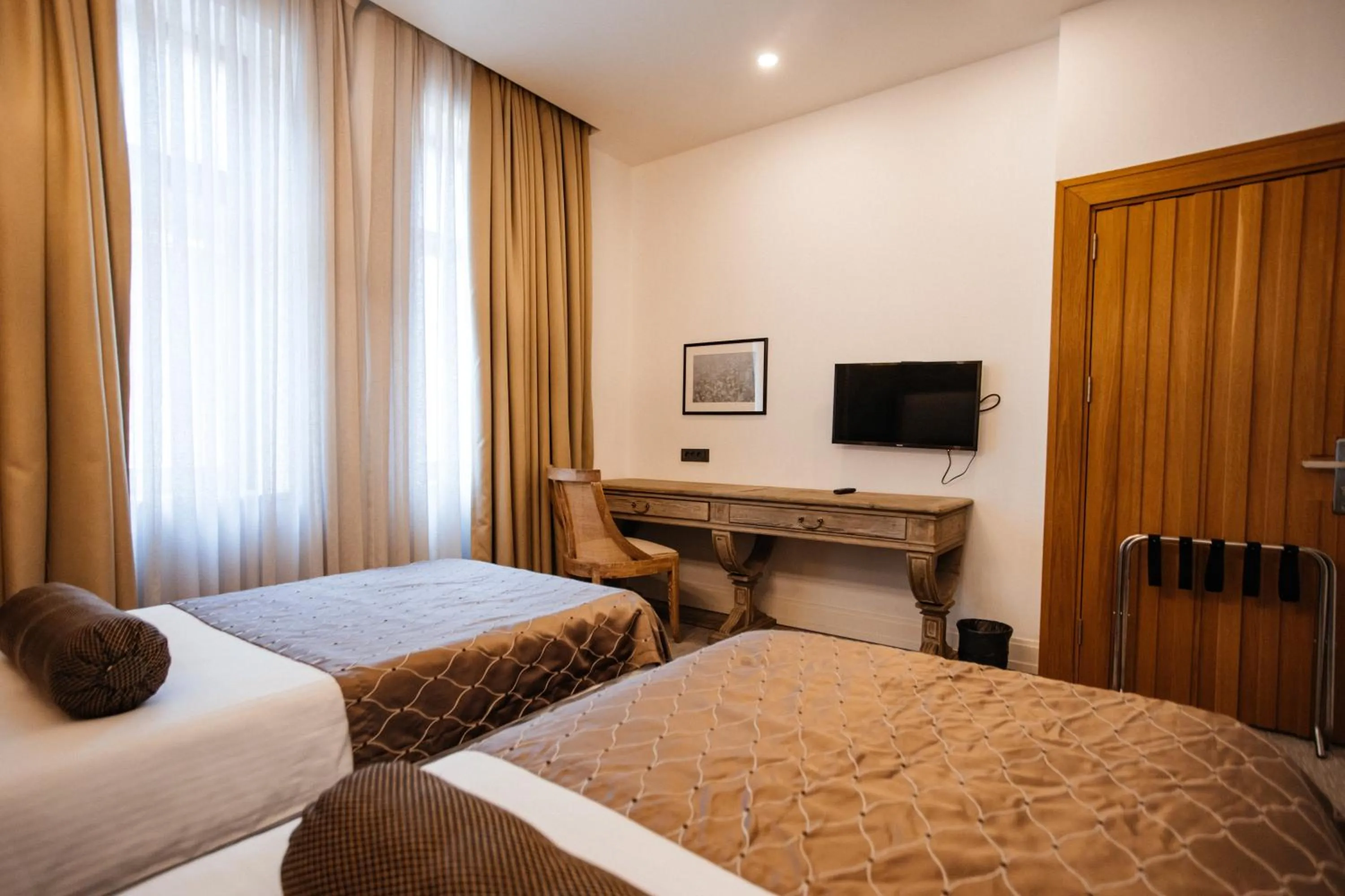 TV and multimedia, Bed in Shirvanshah Hotel