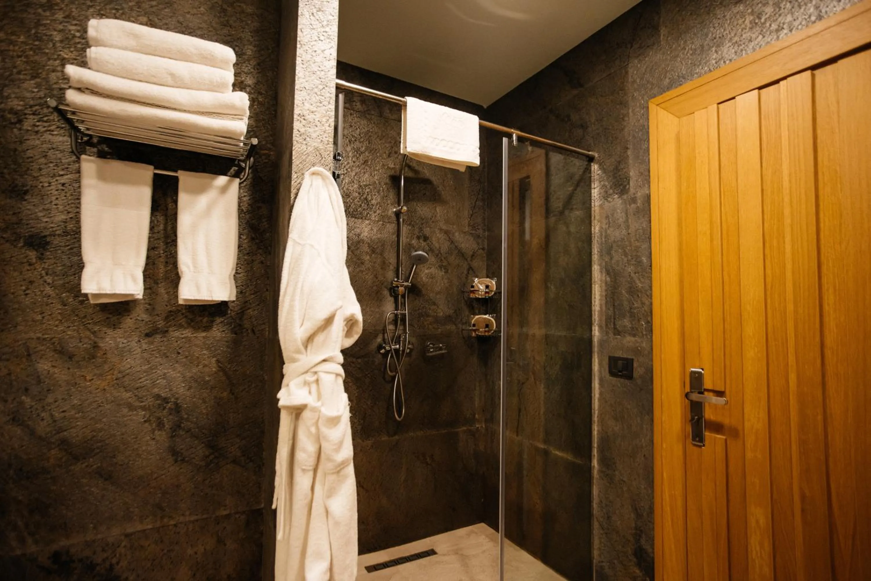 Shower in Shirvanshah Hotel