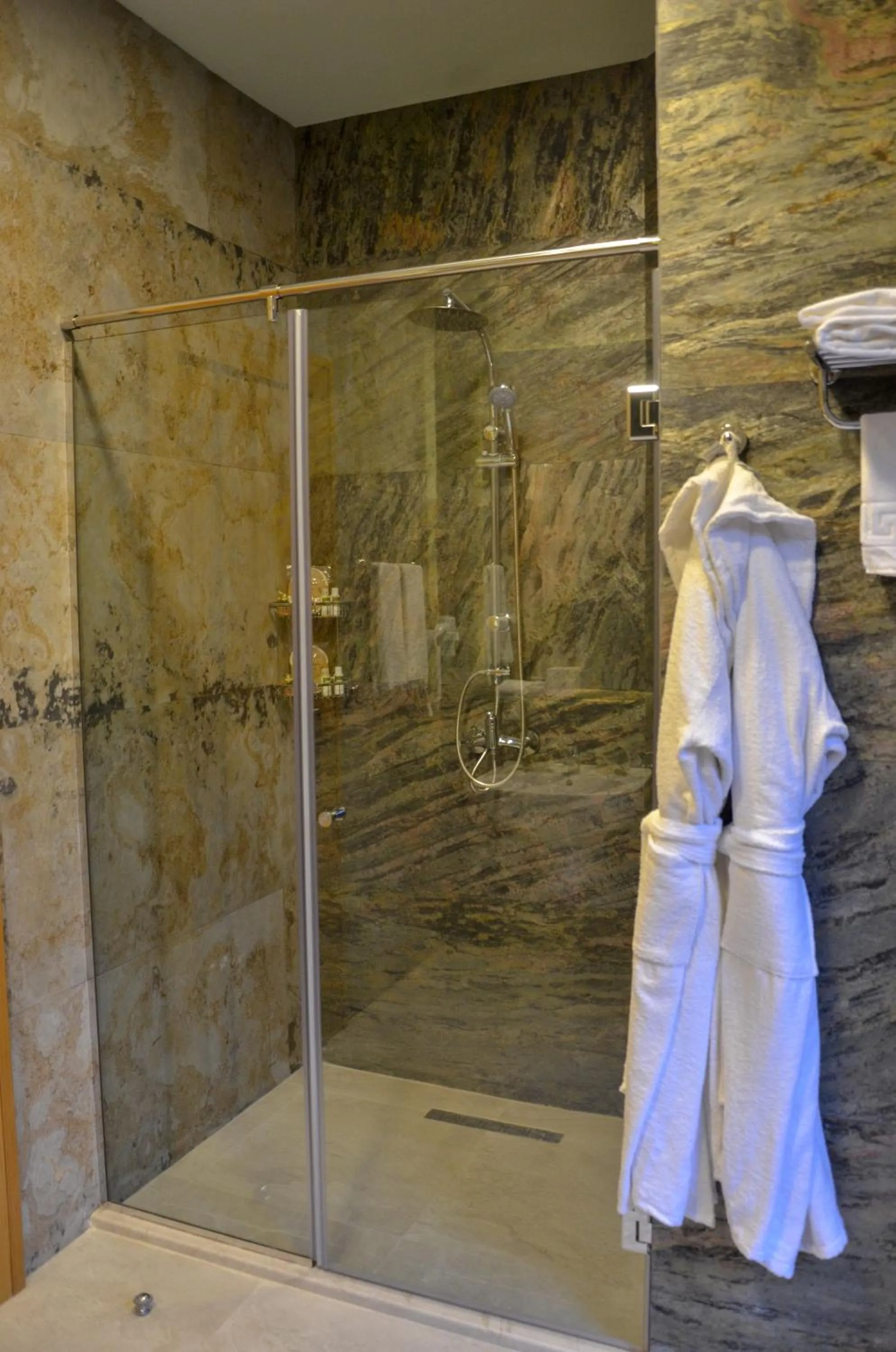 Shower in Shirvanshah Hotel