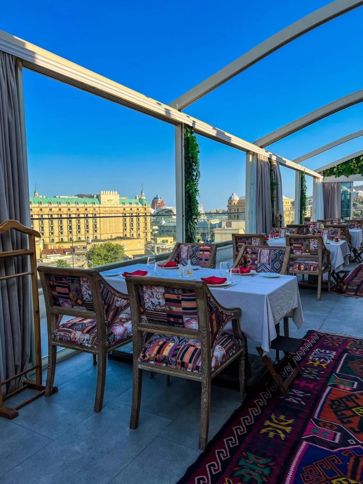 Restaurant/places to eat in Shirvanshah Hotel