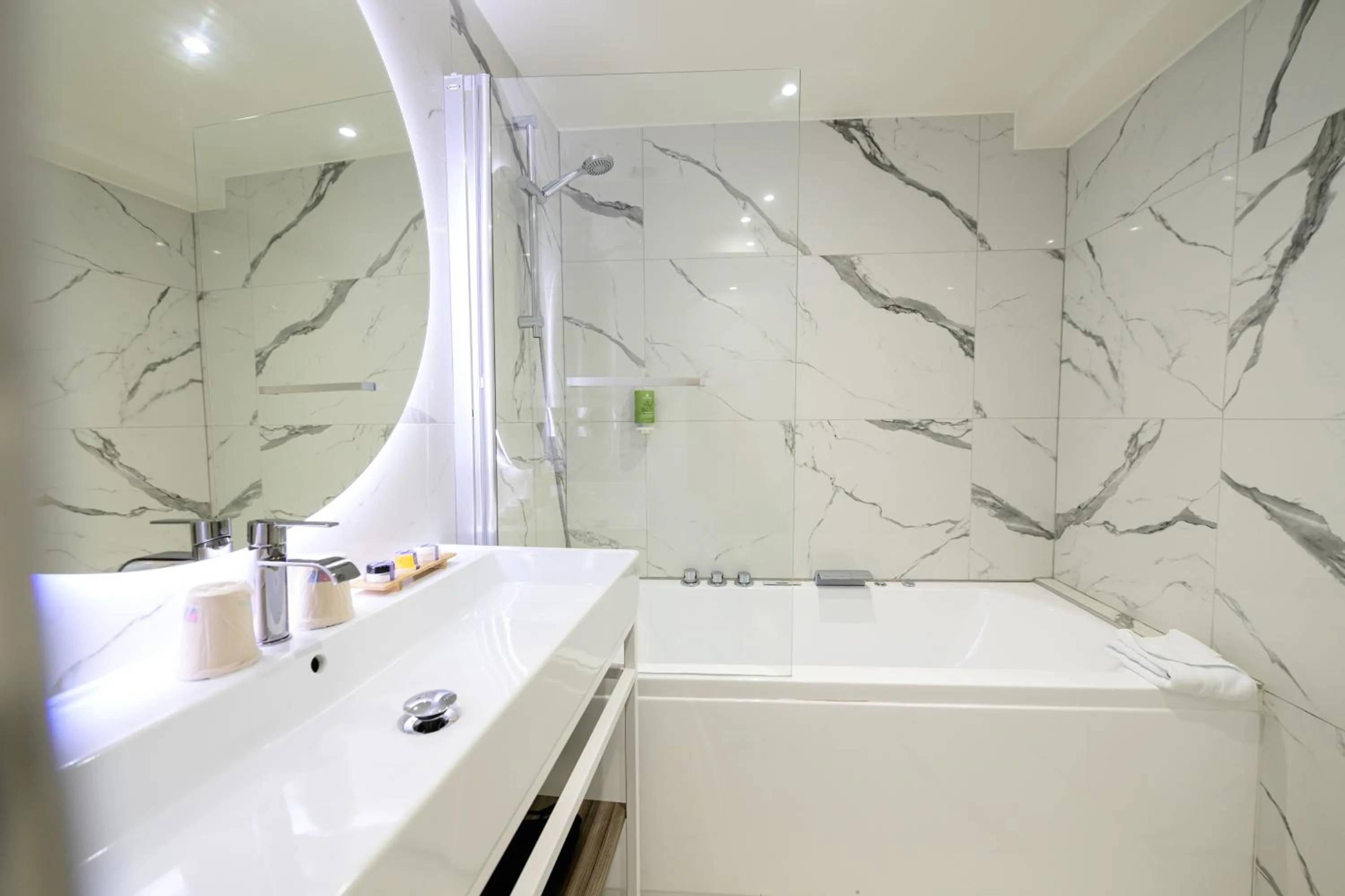 Hot Tub in Hotel Beaucour