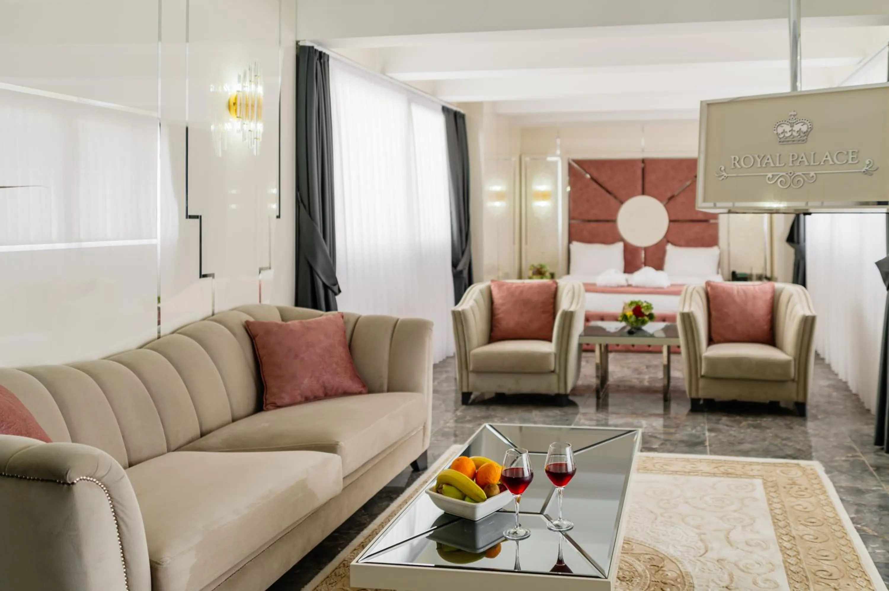 Living room in Royal Palace Hotel