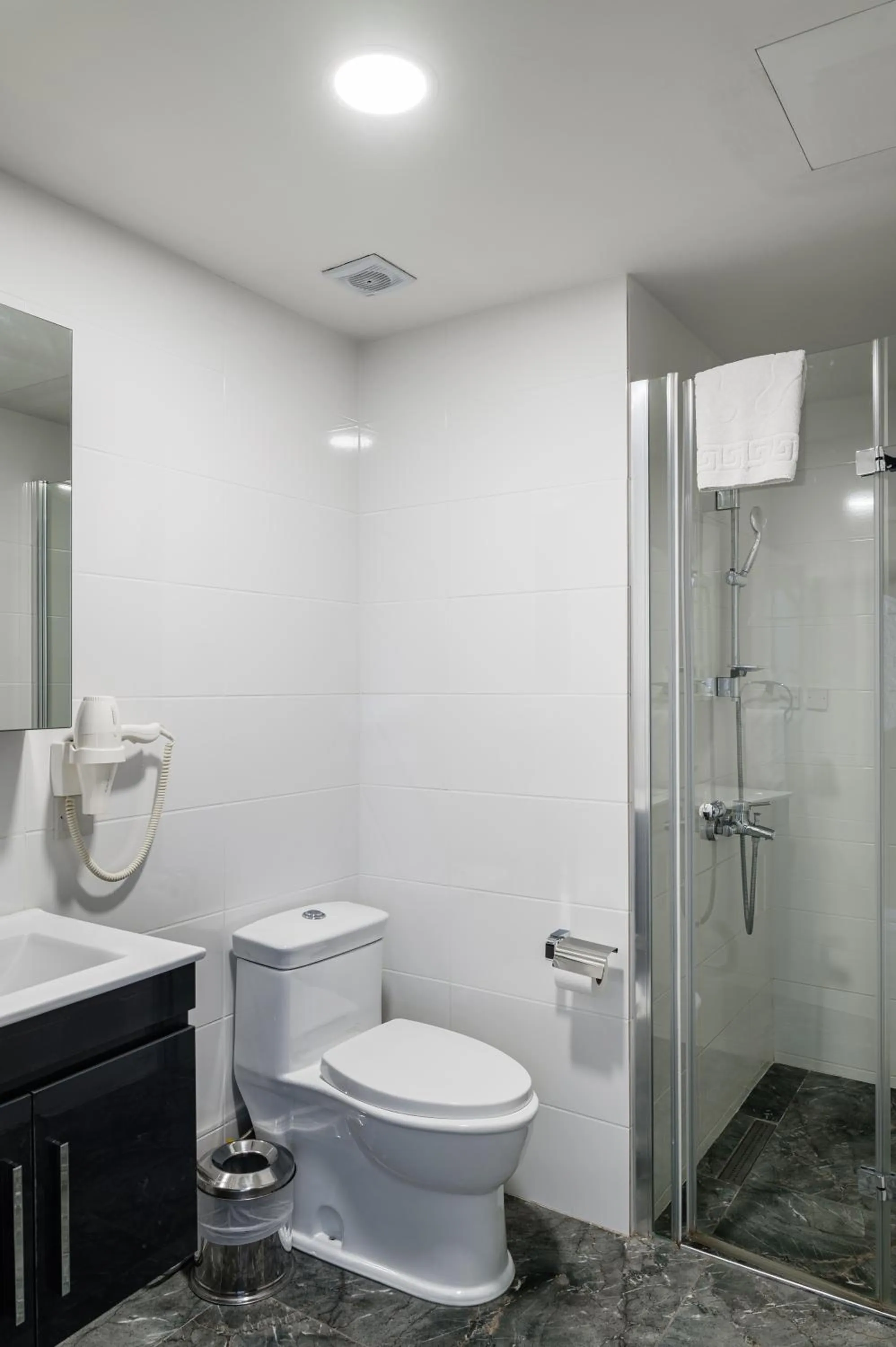 Bathroom in Royal Palace Hotel