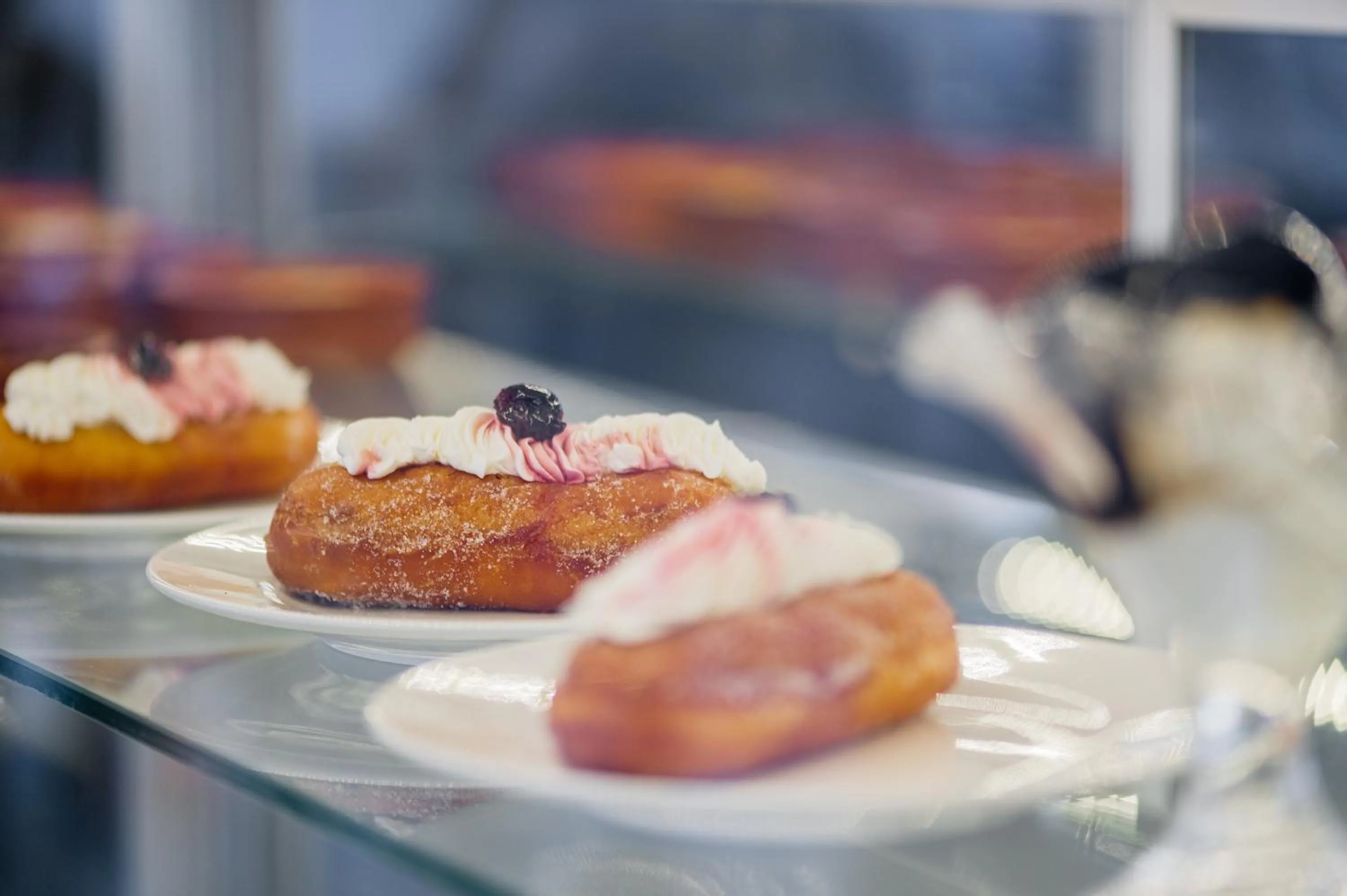 Restaurant/places to eat in Royal Palace Hotel