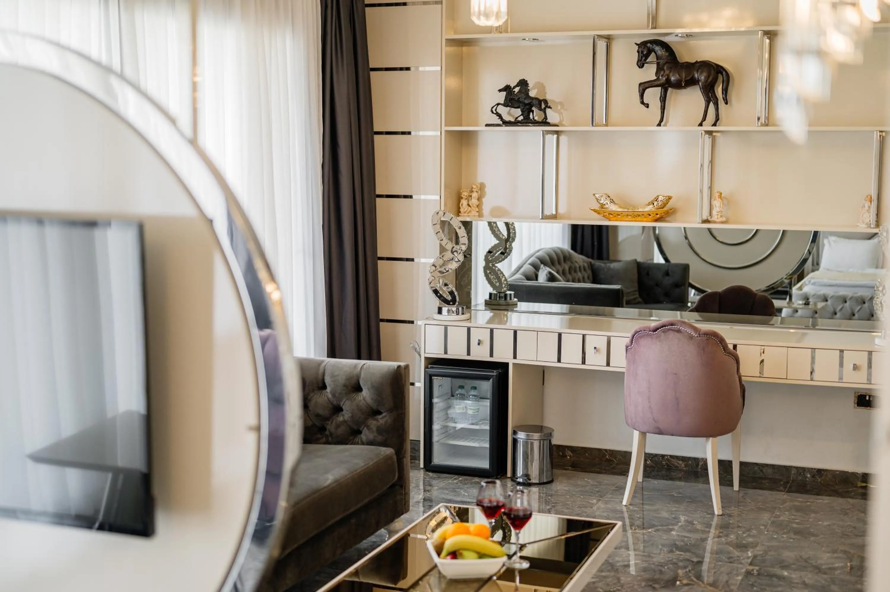 Living room in Royal Palace Hotel