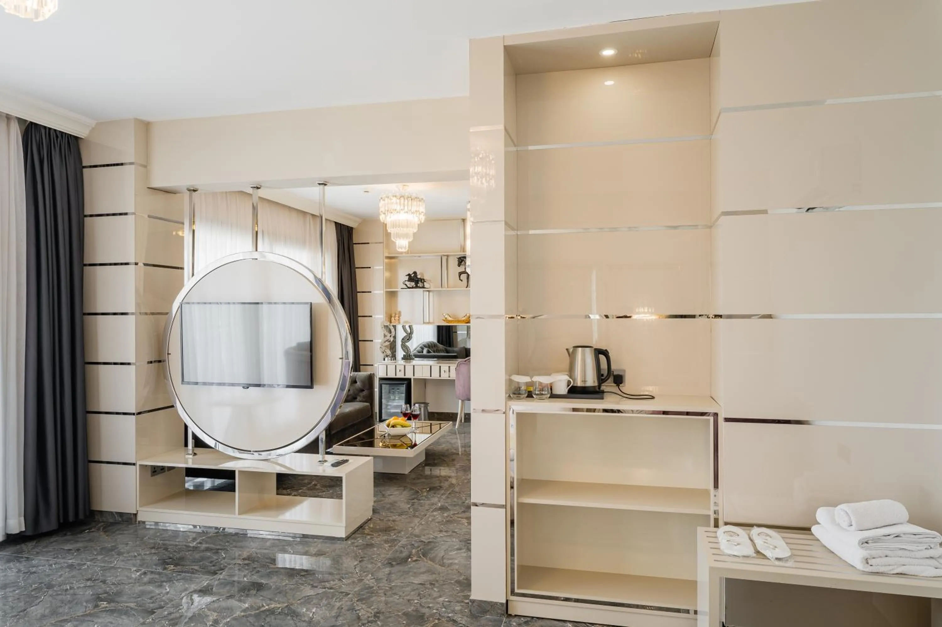 Kitchen or kitchenette in Royal Palace Hotel