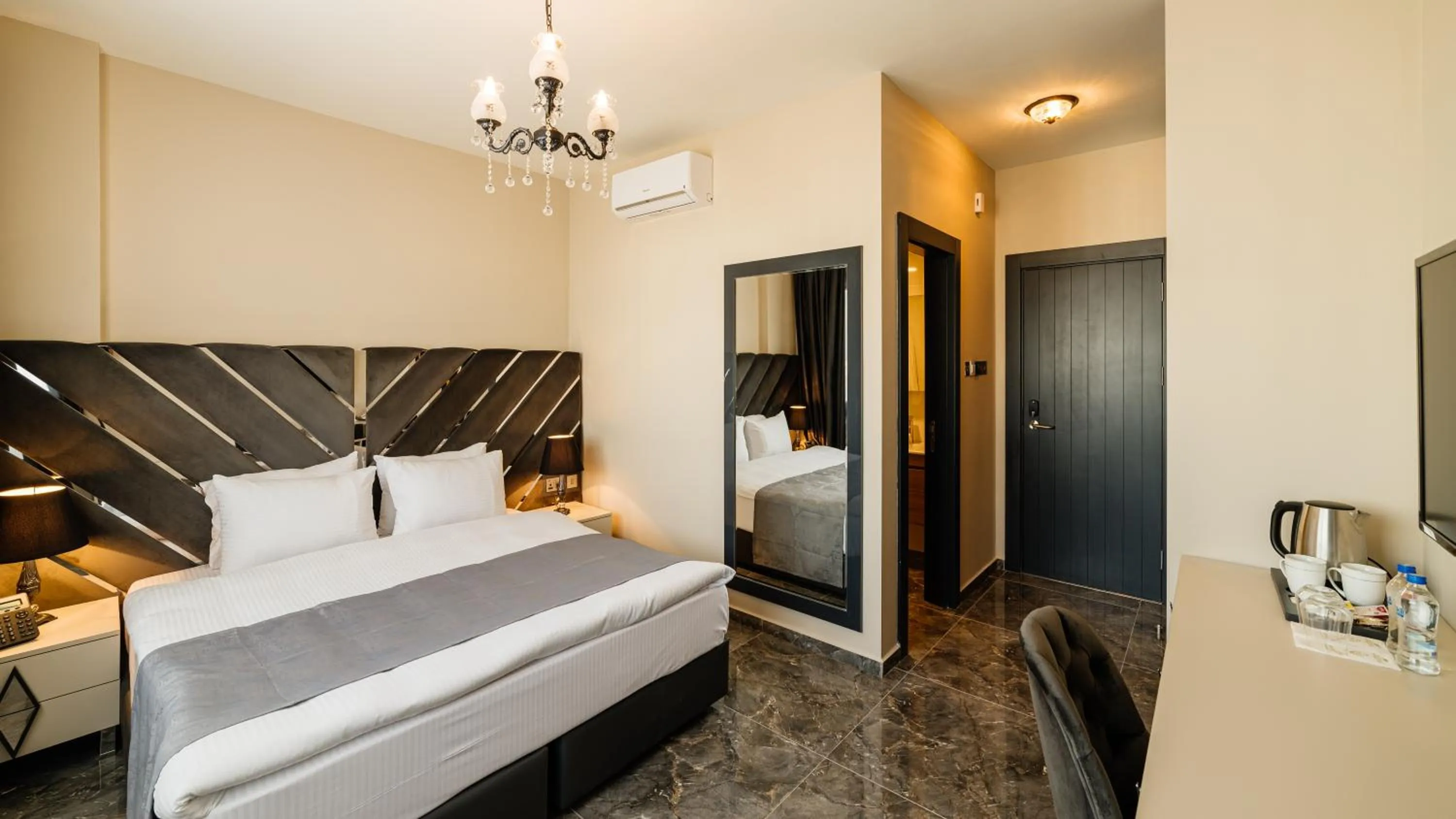 Bed in Royal Palace Hotel