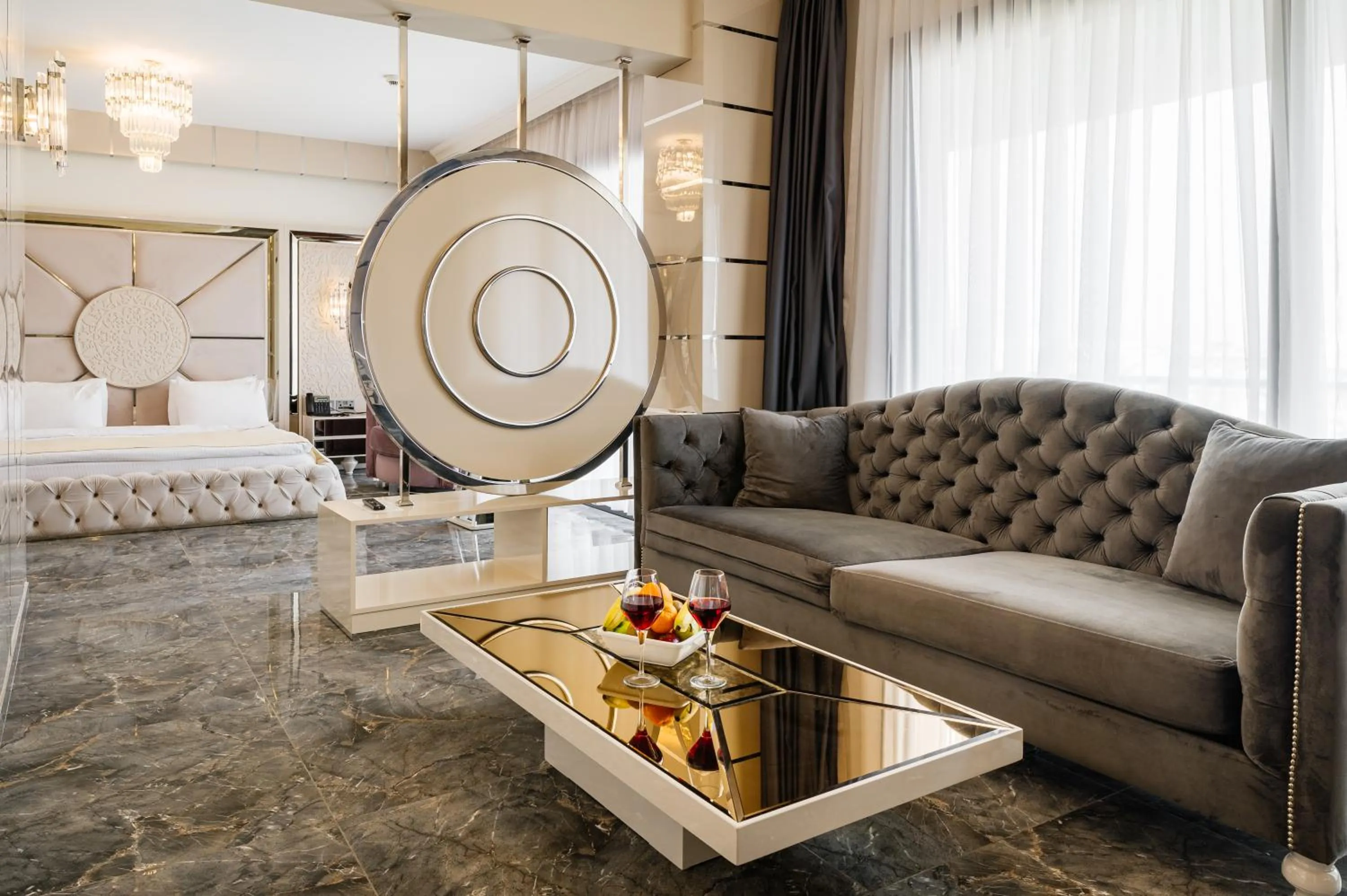 Living room in Royal Palace Hotel