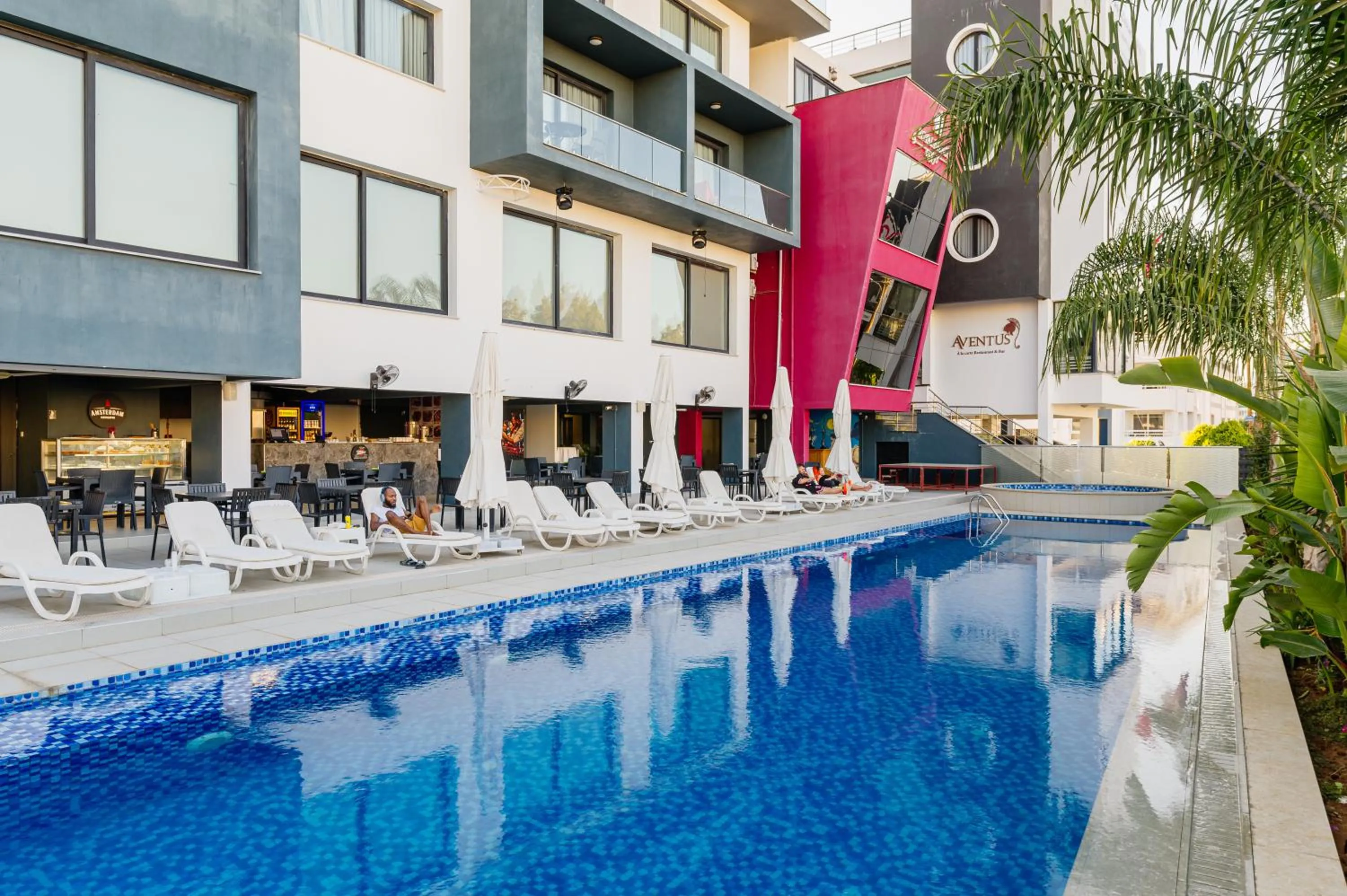 Swimming pool in Royal Palace Hotel