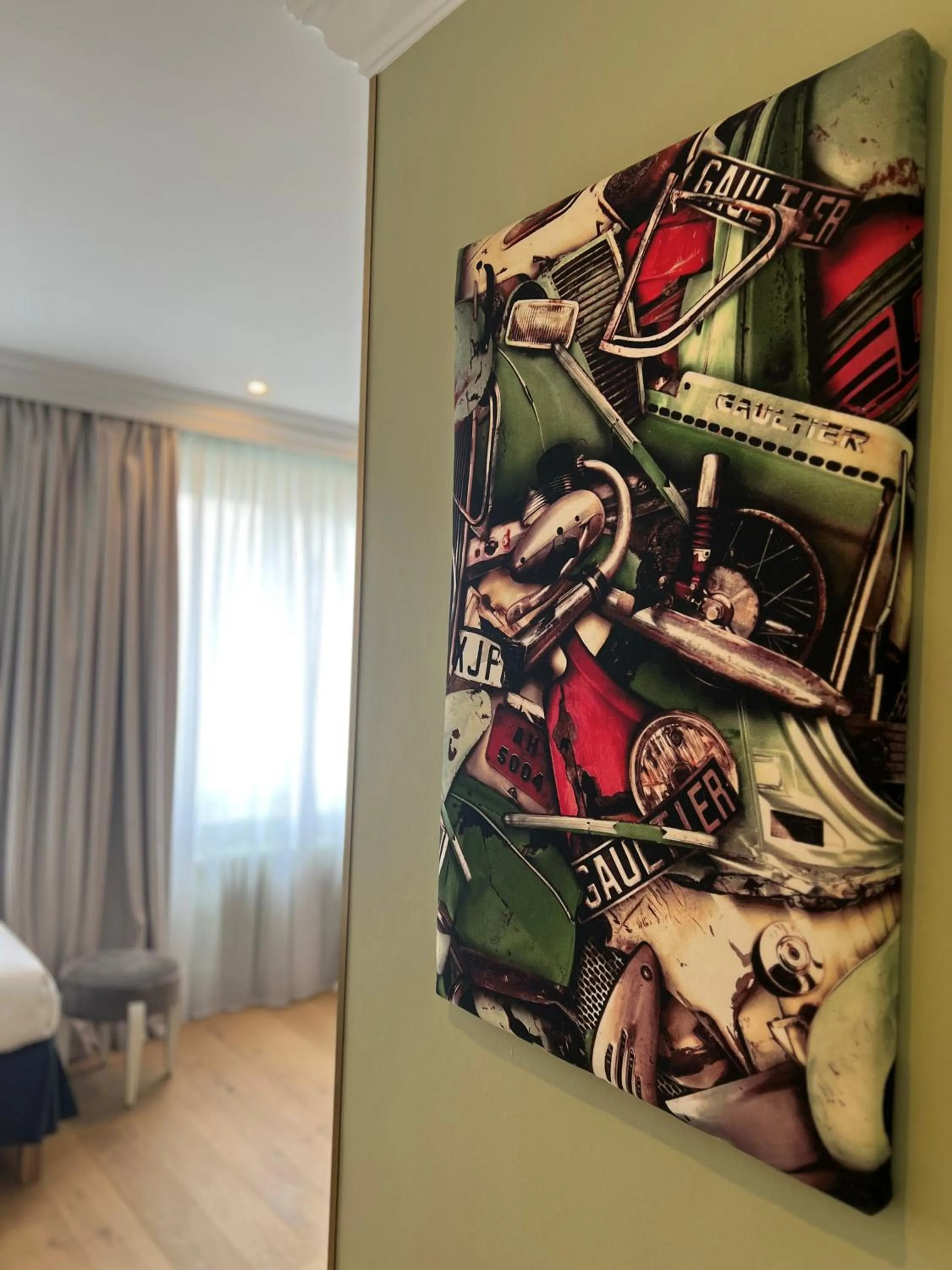 Decorative detail, Bed in Maison LUTETIA R