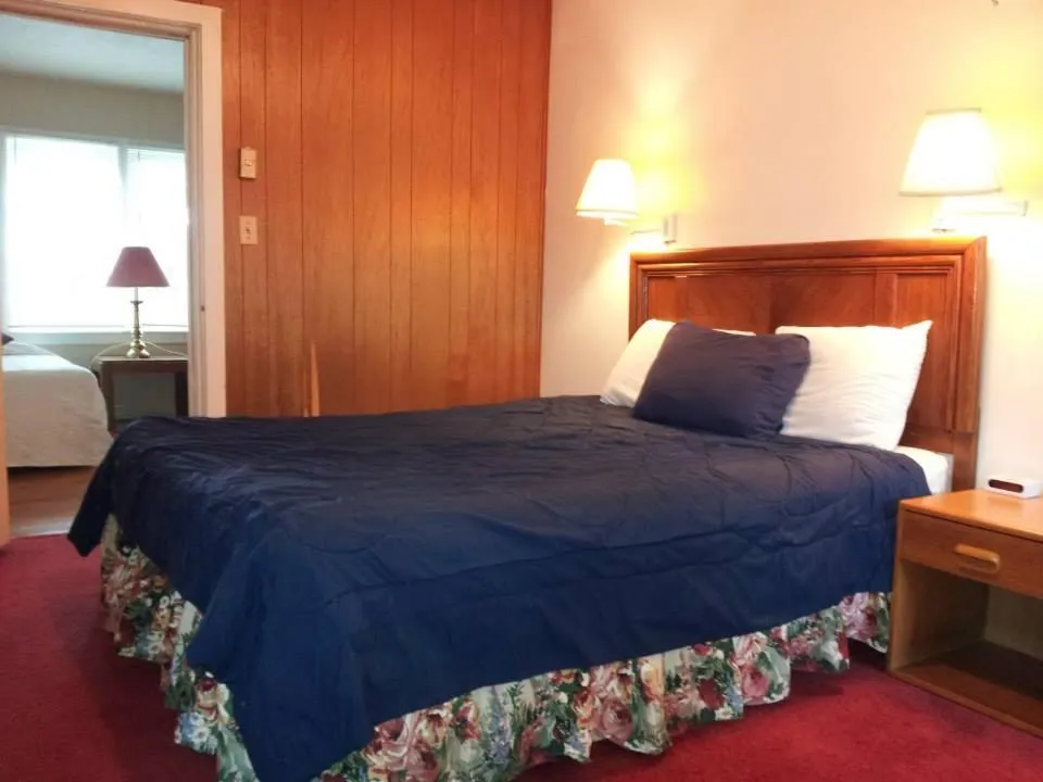 Bed in Ocean Avenue Inn